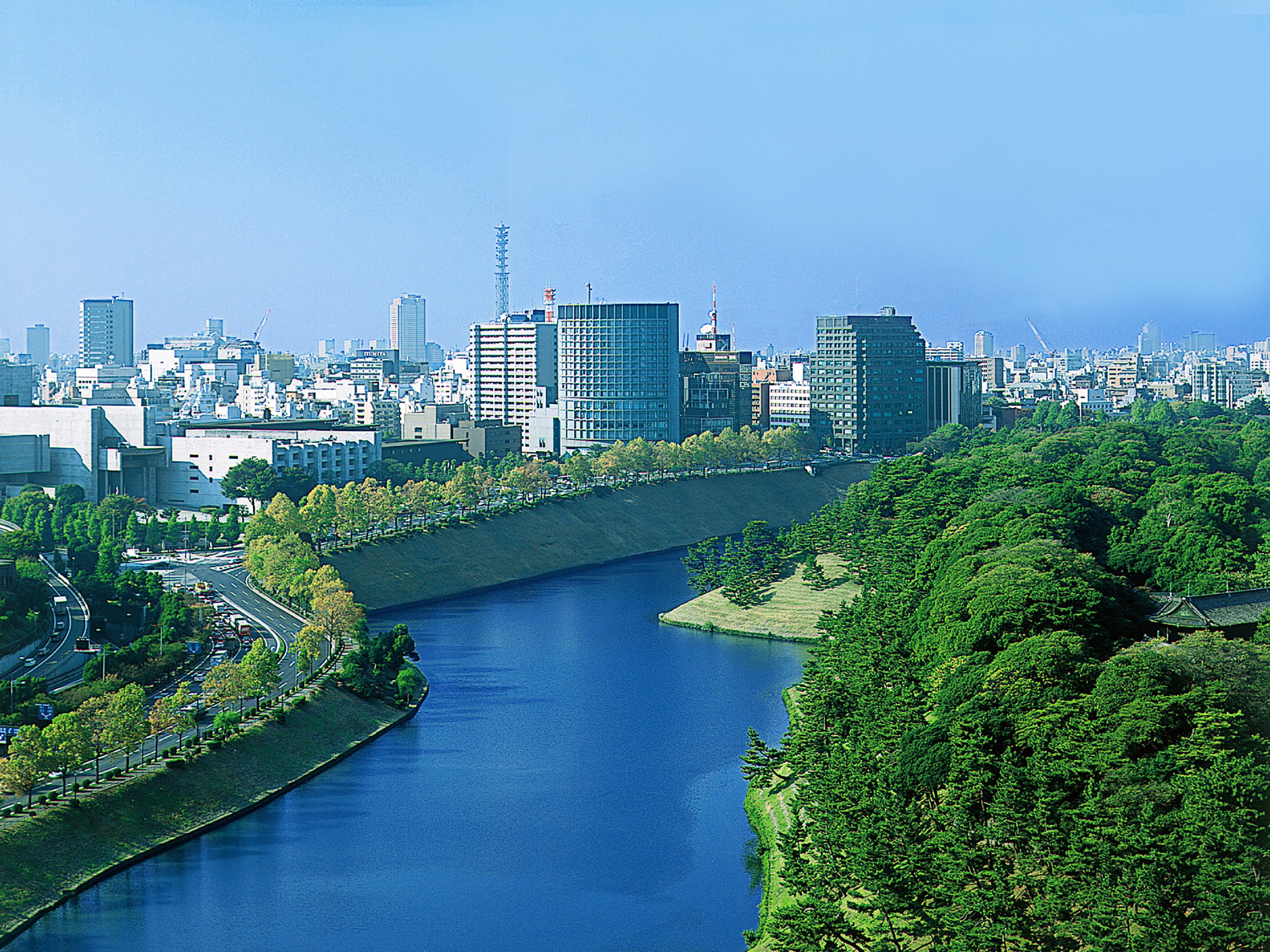 Appearance from the Imperial Palace side