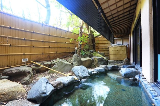 Listen to the sound of the river while bathing in the open-air bath