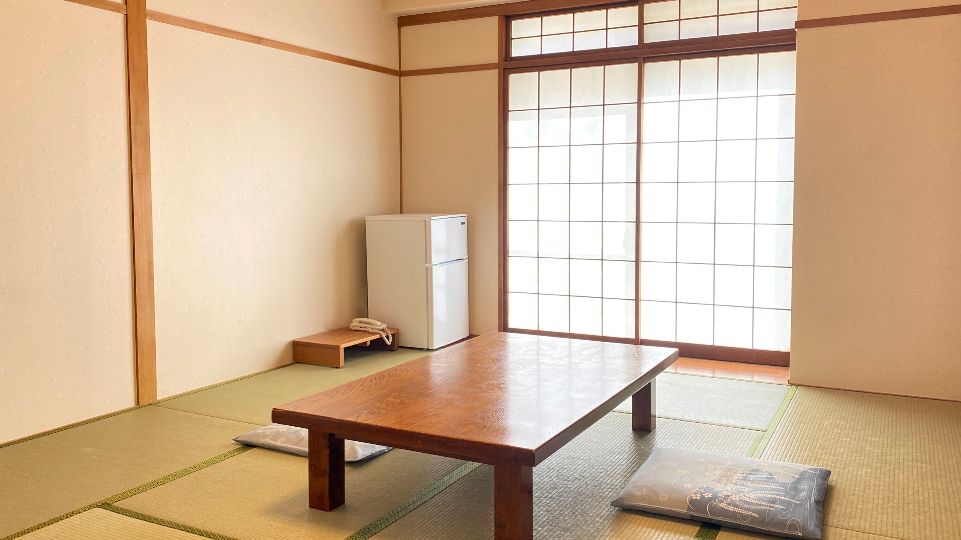 Japanese-style room (8-10 tatami mats, no view) Non-smoking
