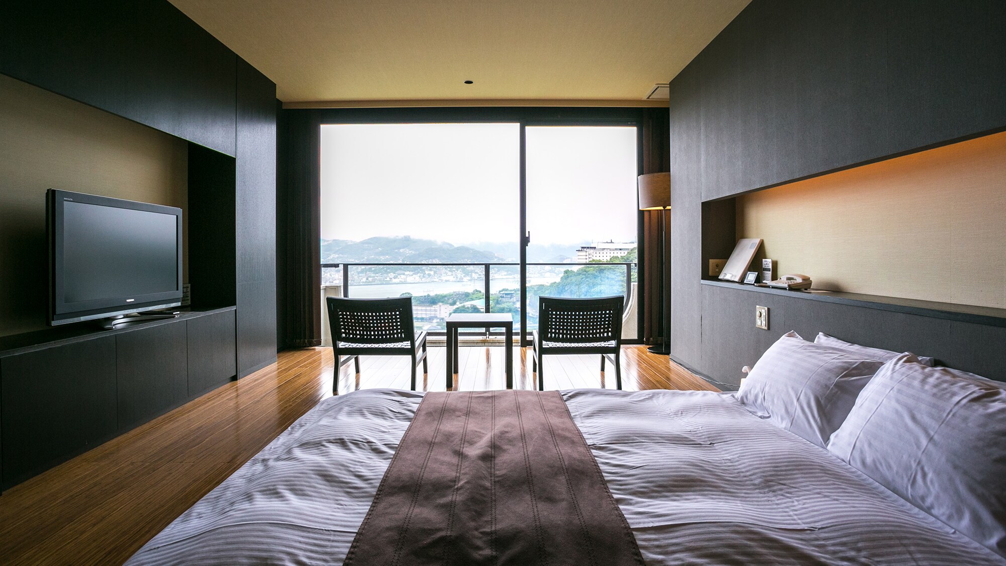 [Suite Premier] Ini adalah kamar terbatas satu kamar di mana Anda dapat menikmati pemandangan Nagasaki.