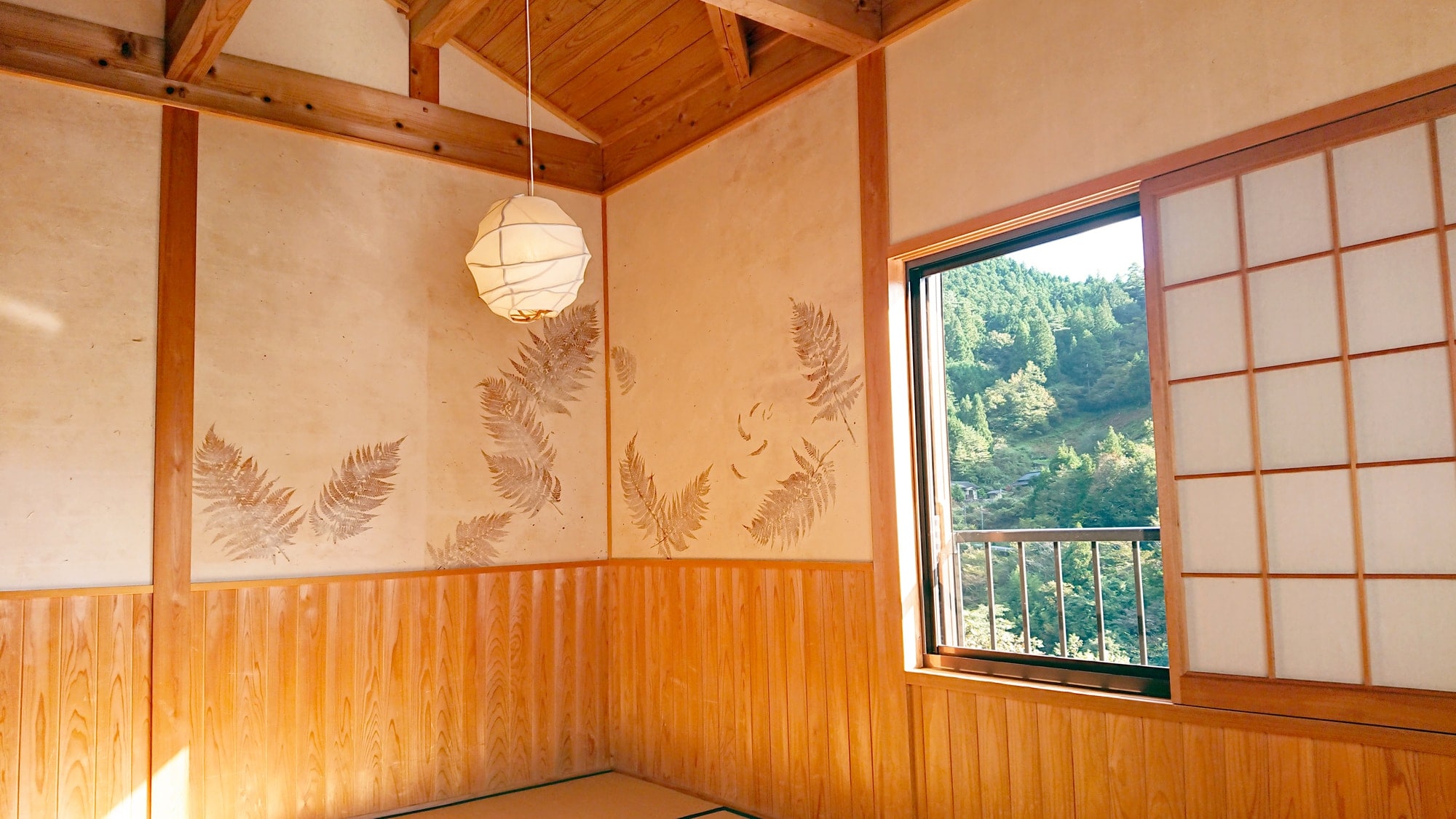 【房间】日式房间，8张榻榻米，足够大，适合家人和朋友放松。