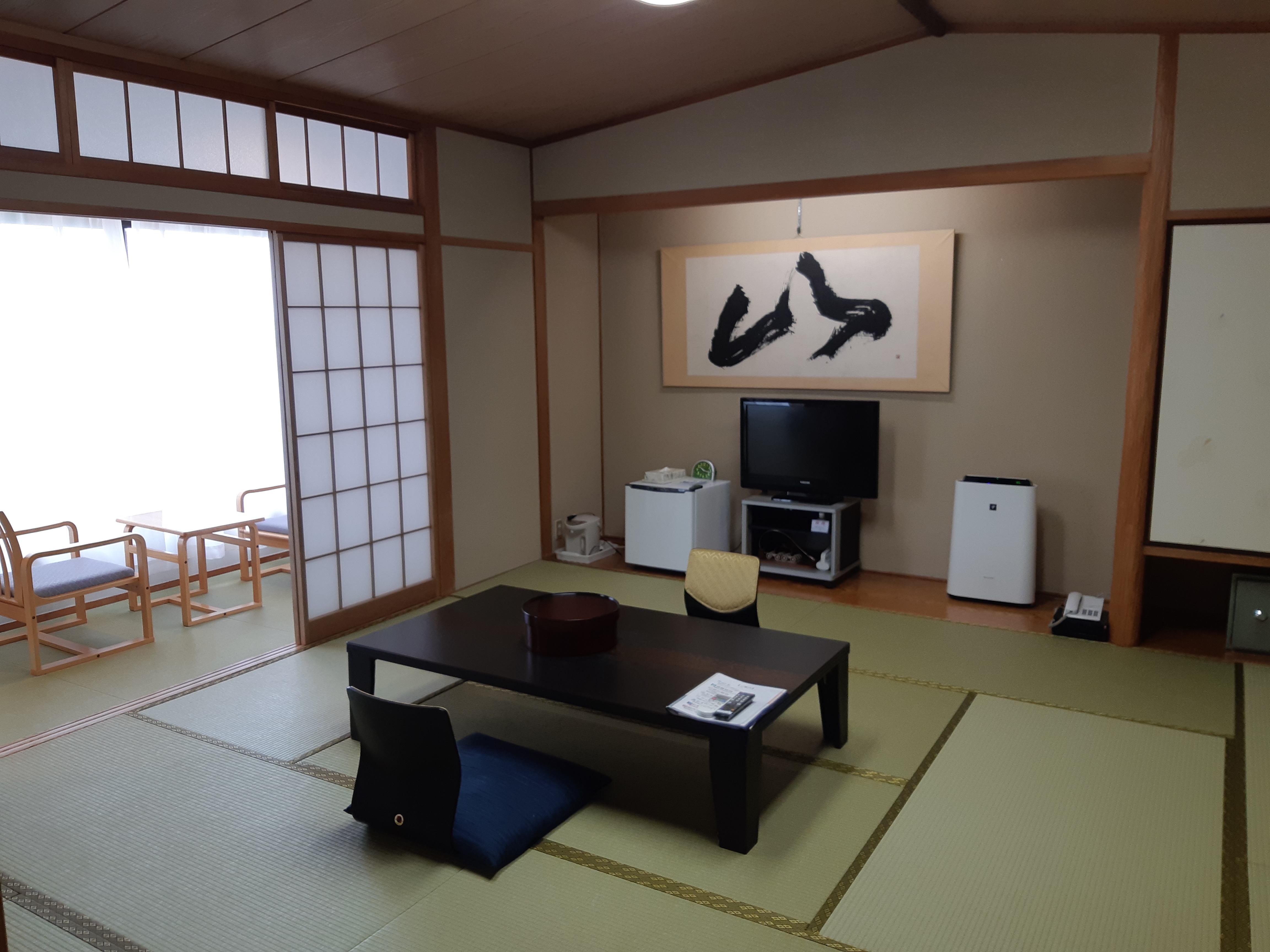 Japanese-style room (10 tatami mats) (with bath and toilet)