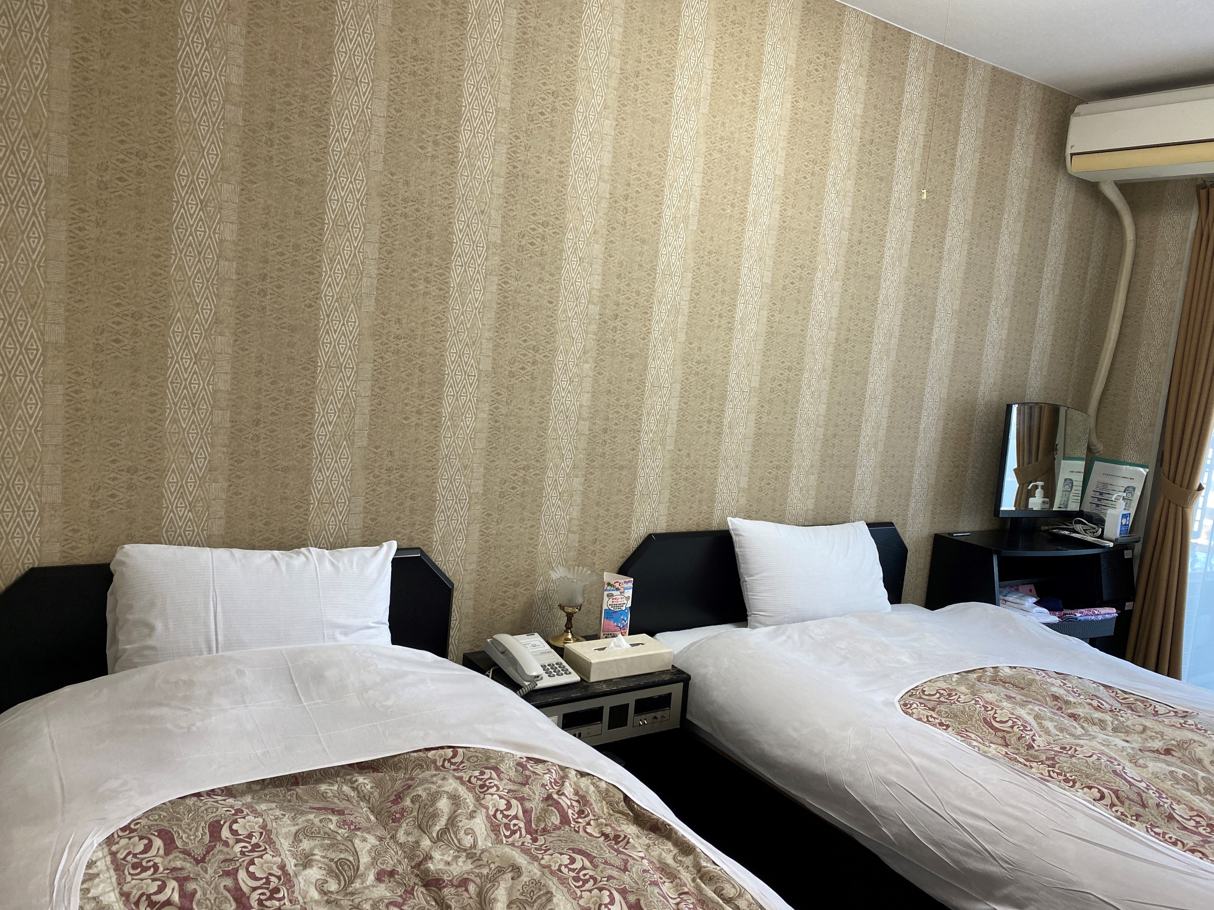 Western-style twin room, 2 units, bathroom, toilet, air conditioning, heating, Wi-Fi
