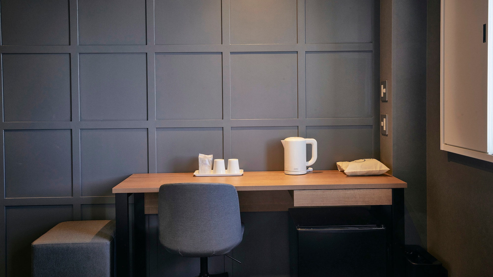 [Non-smoking] Main building twin room desk area