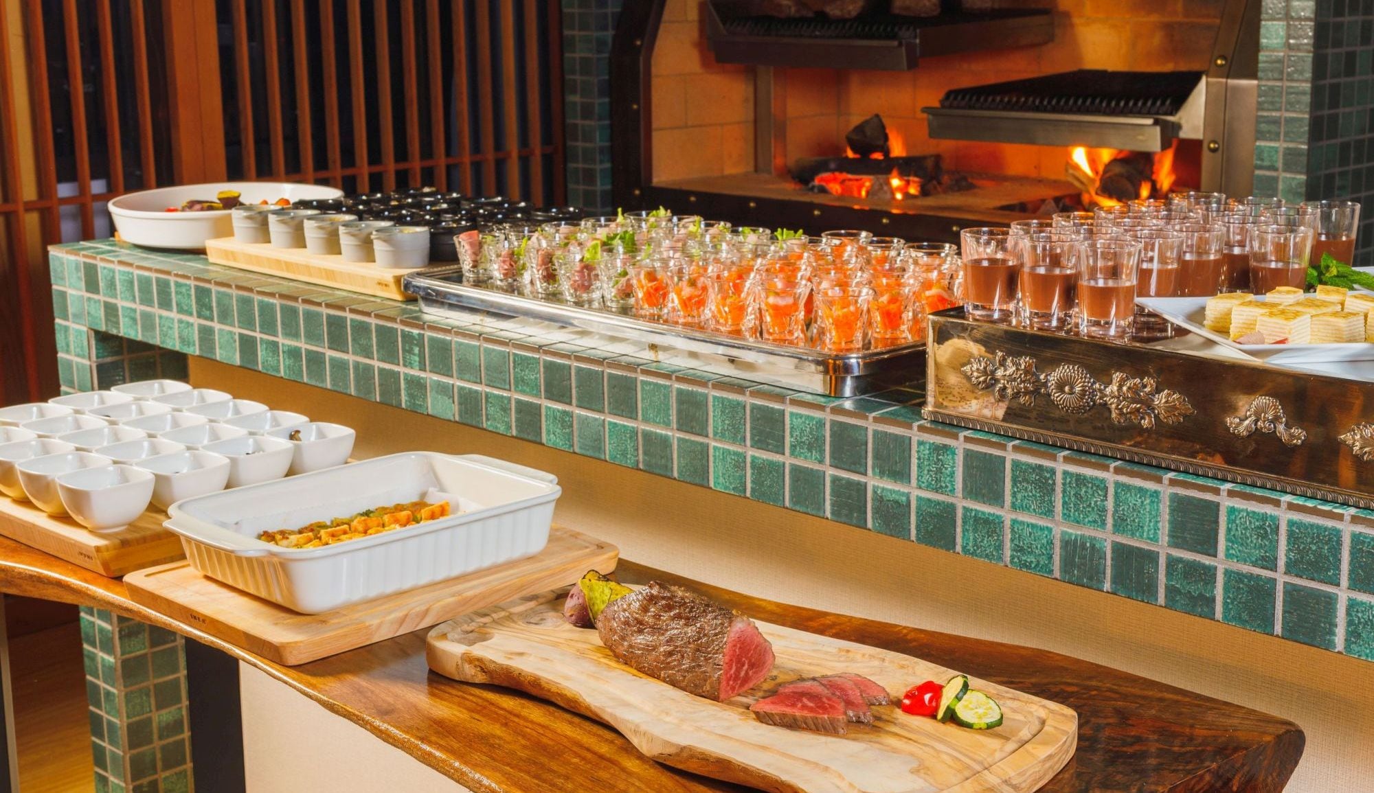[Zao beef firewood grill + half buffet] Enjoy 100g of Zao beef as the main dish, and about 10 other items in the half buffet.
