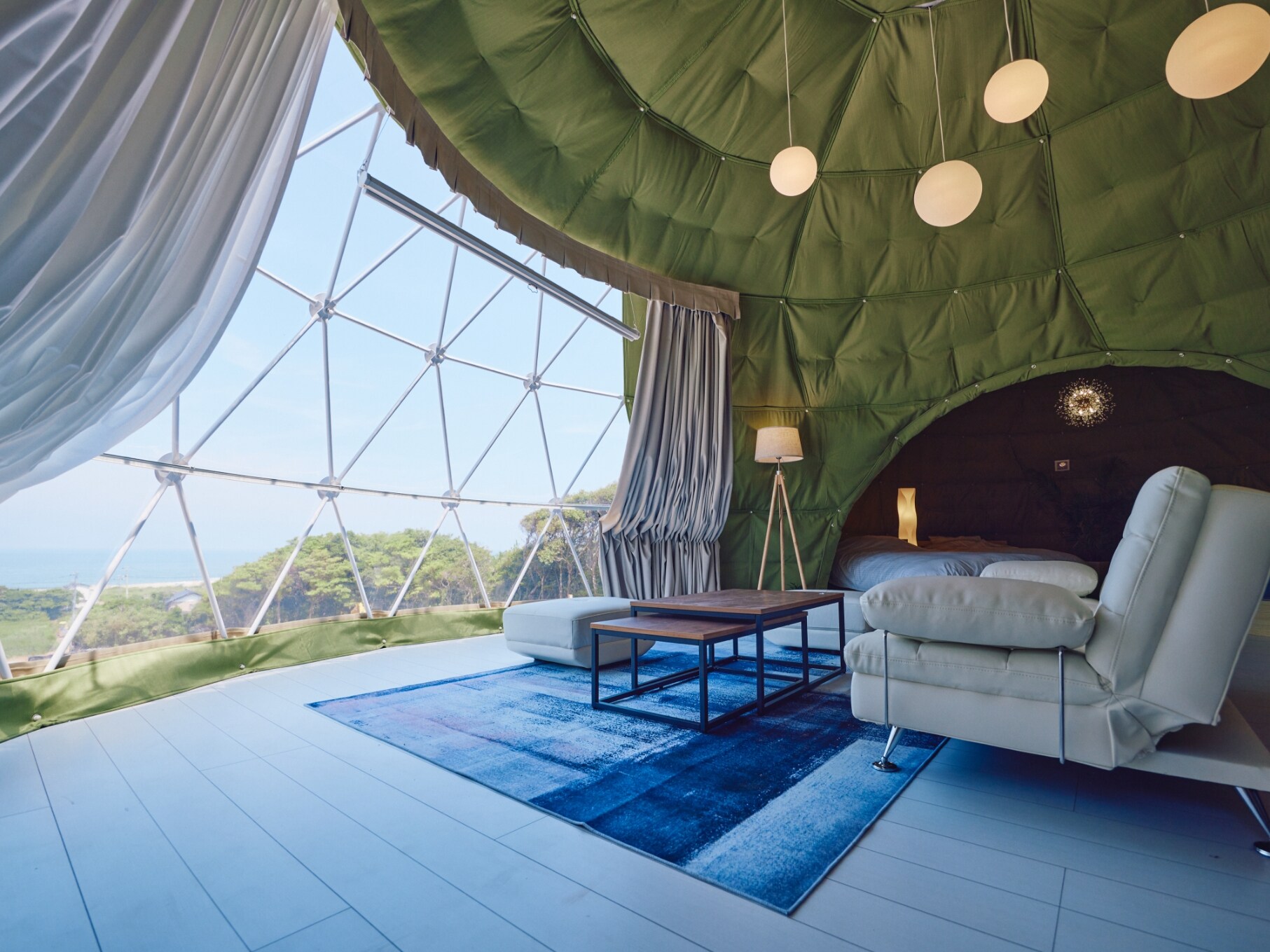 "Twin Dome" Living Room
