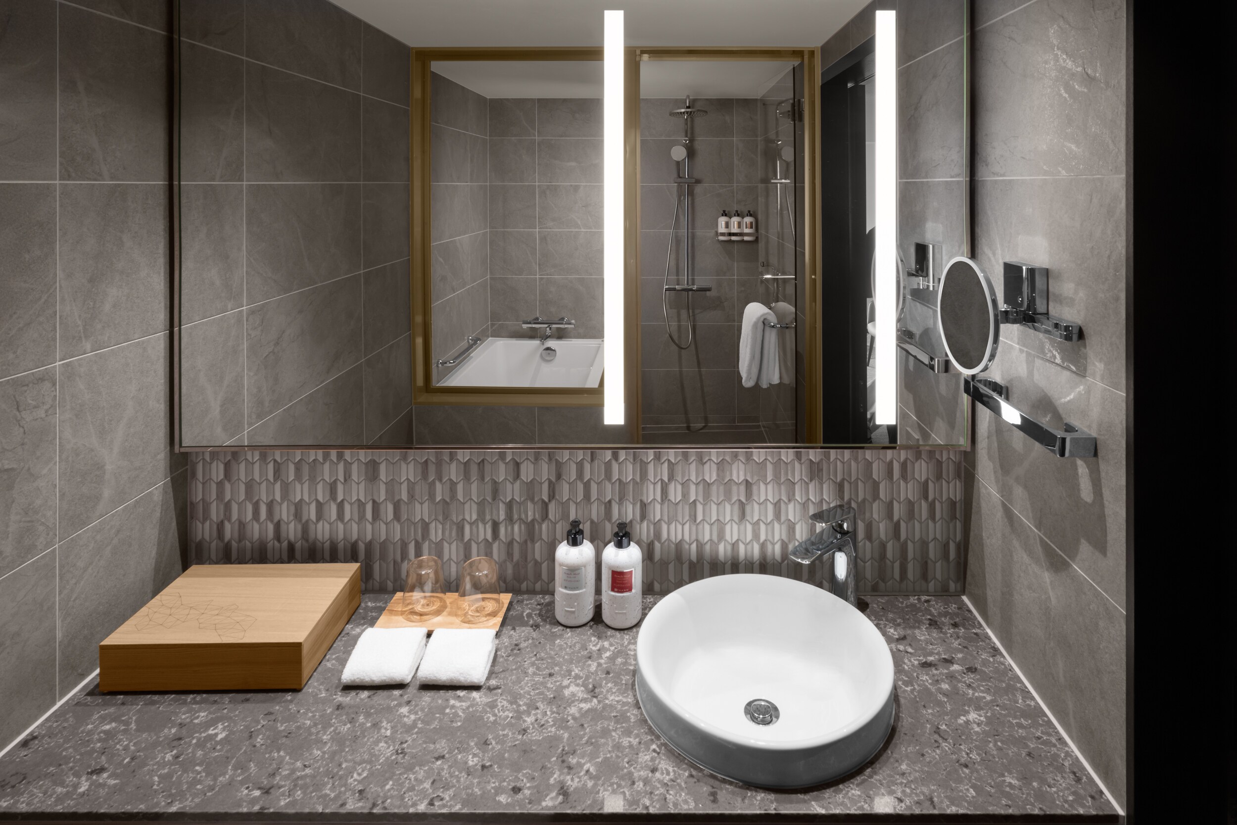 Akses ke Lounge Klub Klasik/Premium dengan Bak Mandi (Kamar Mandi)