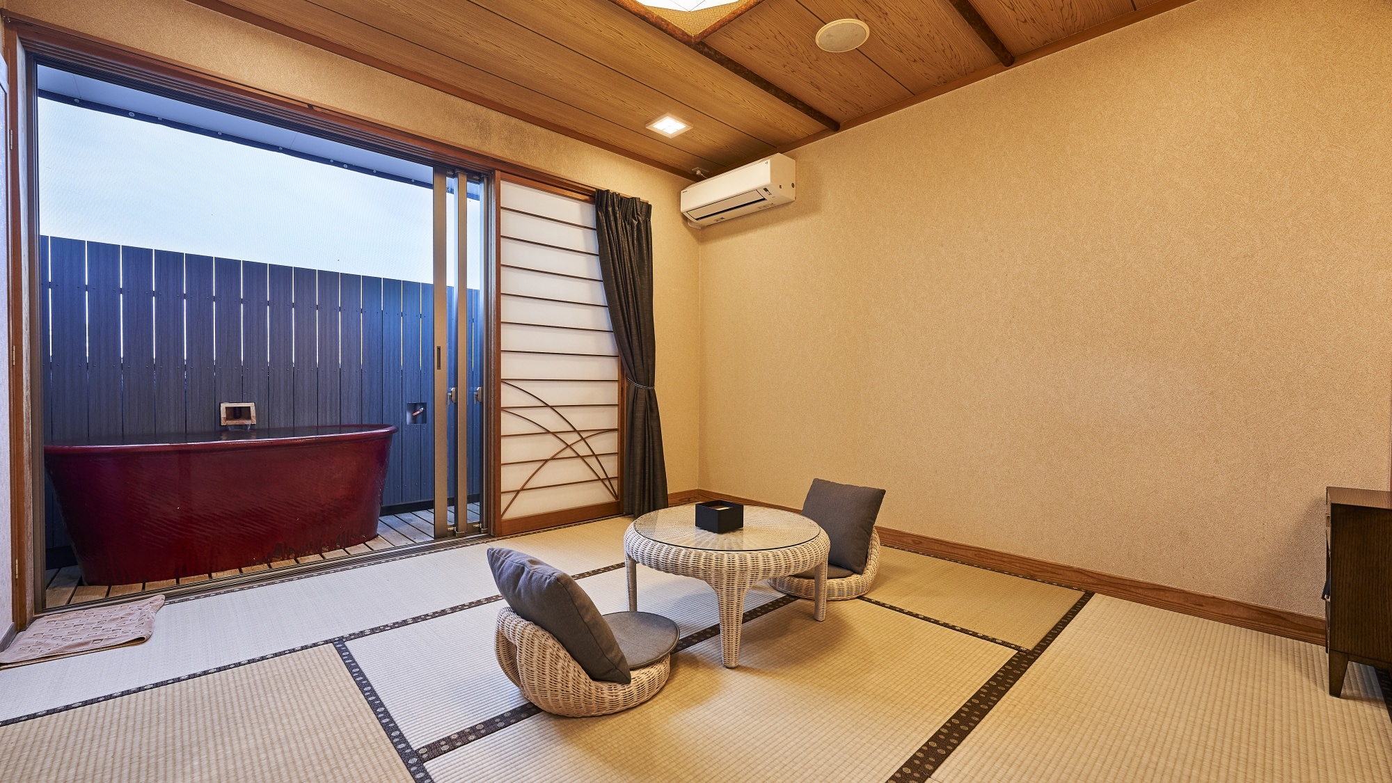 B type Japanese-style room [unit bath + open-air bath]