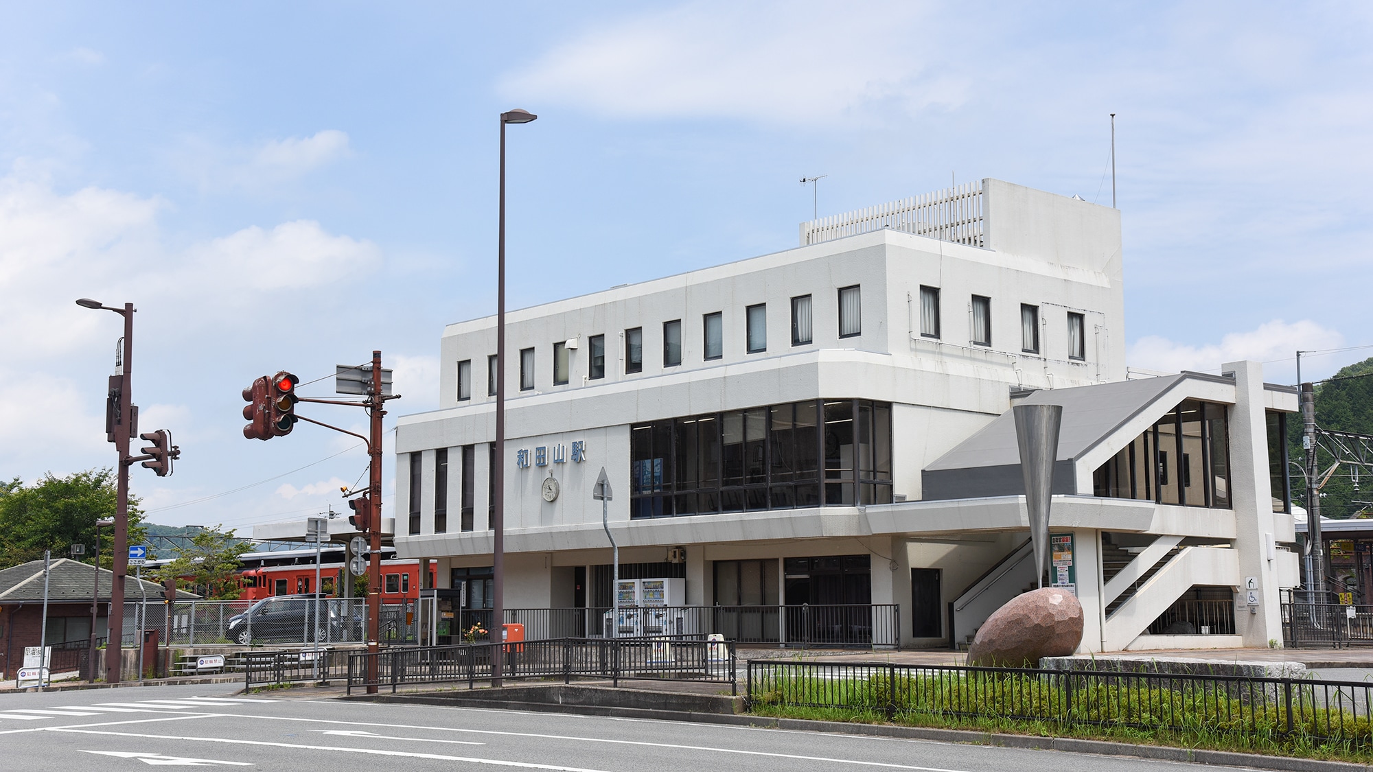 * Very convenient at JR Wadayama Station (3 minutes walk)!