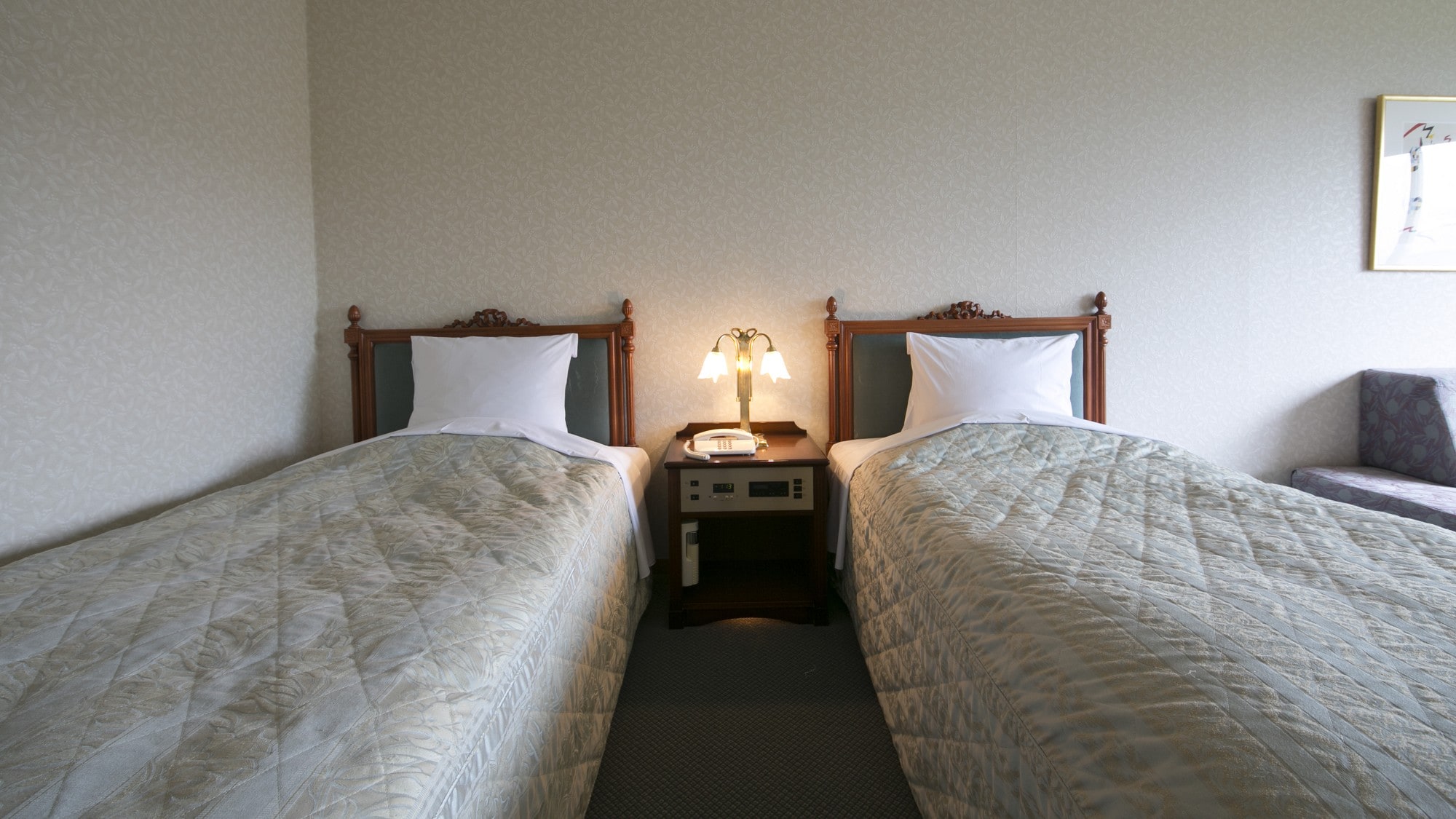 【스탠다드 트윈】기본 침대 2개에 엑스트라 베드를 2대 넣는 것으로, 최대 4명 숙박이 가능합니다.