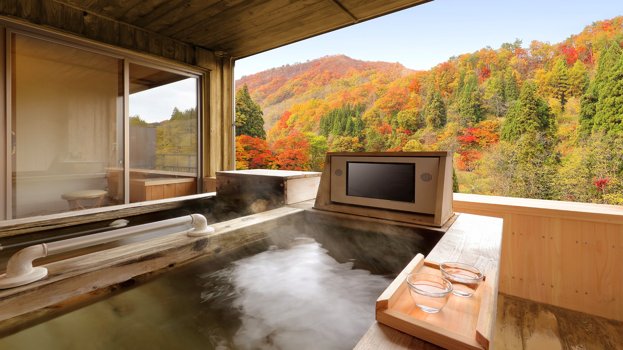 [Japanese-style room with semi-open-air sleeping bath]