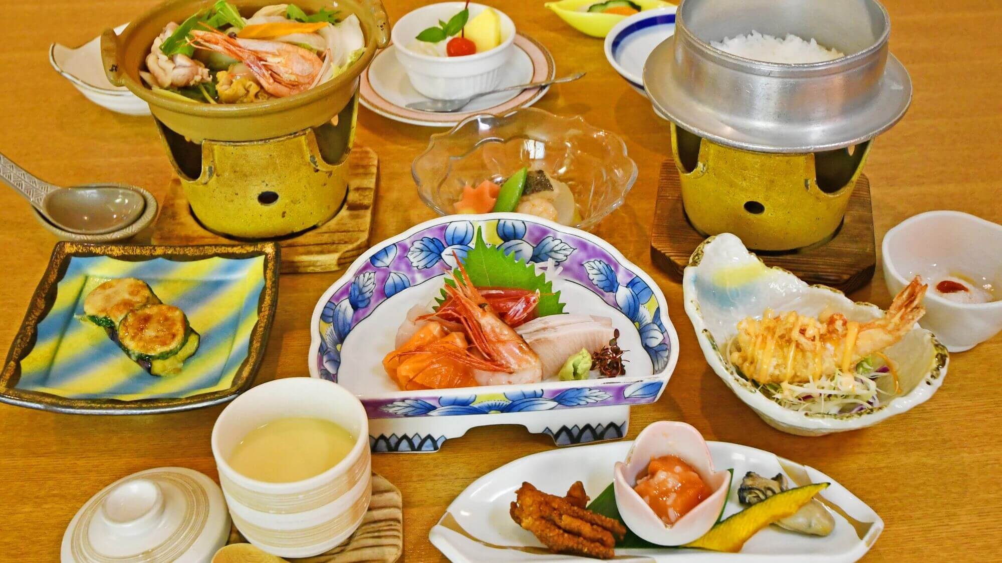 [Seafood Enjoyment Plan] Featuring freshly caught seafood, this luxurious five-item course is a must-try for sashimi lovers.