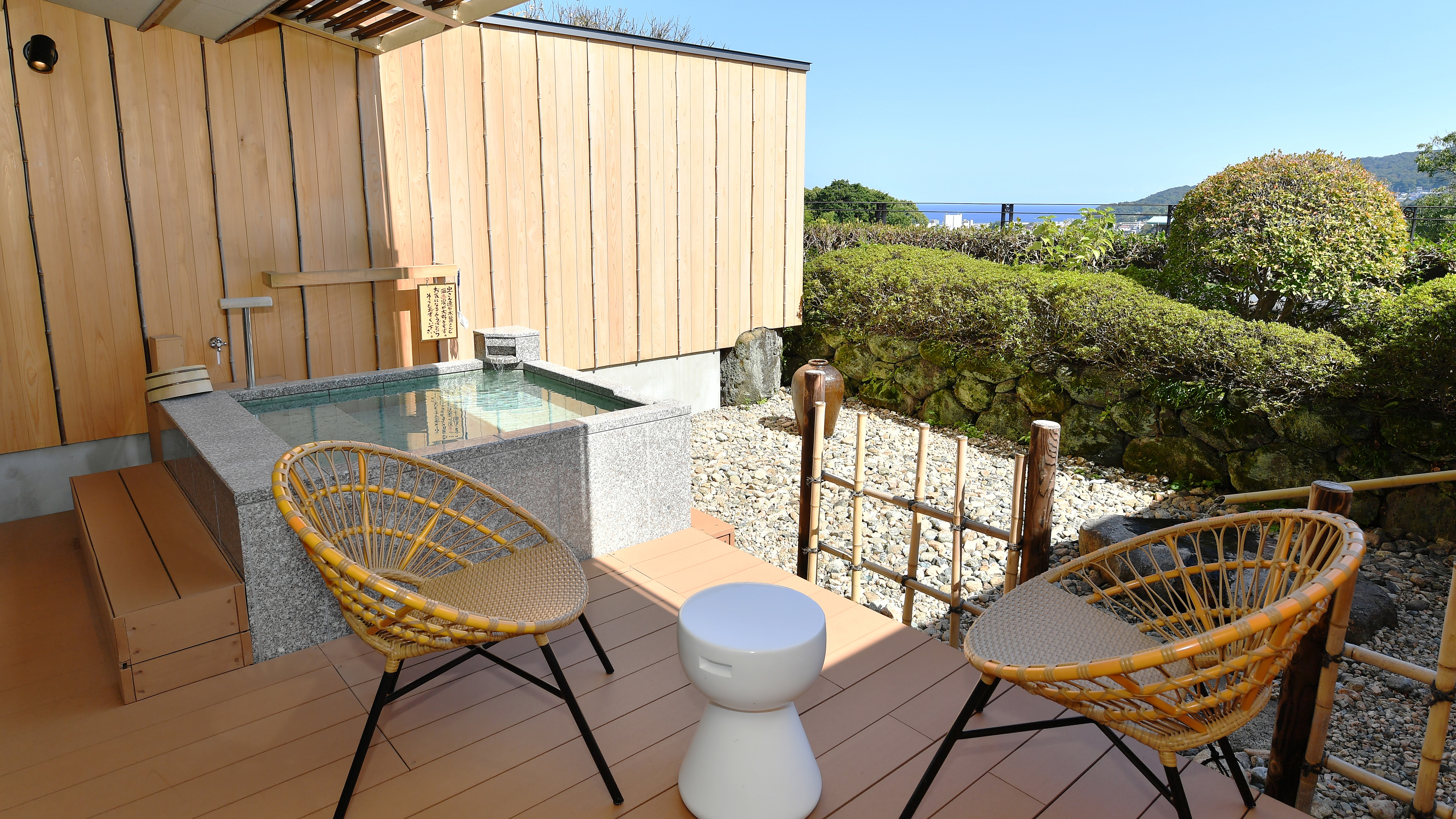 Japanese-style room with 12.5 tatami mats and an open-air bath (hot spring: circulating filtration type)