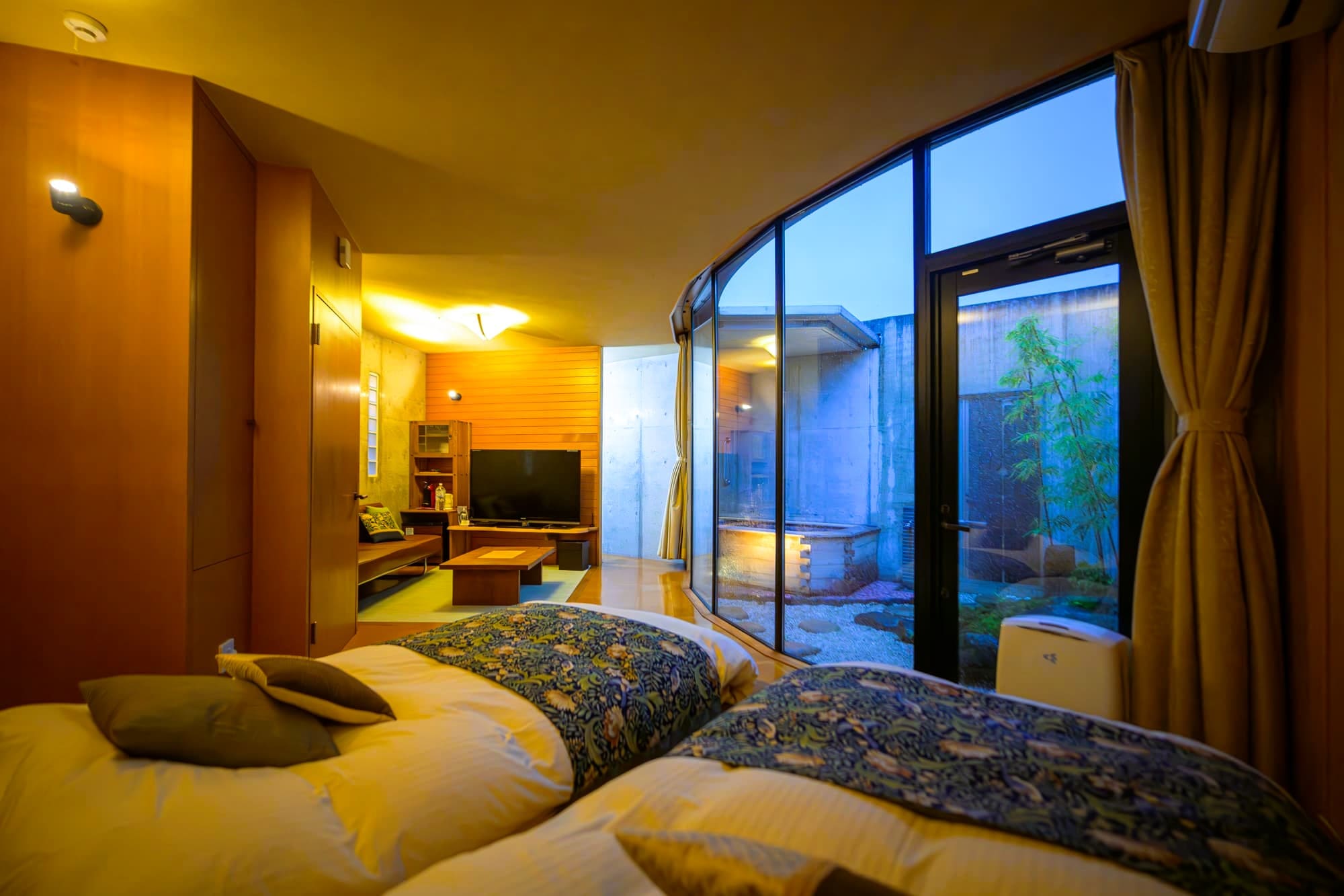 Flat Building, Room 307, Sugimoss