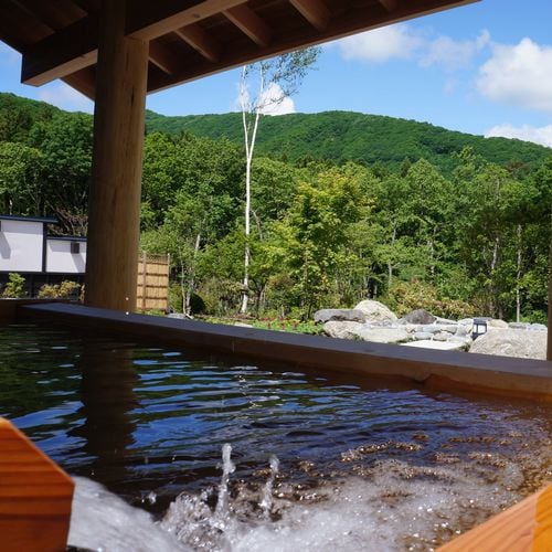 Hinoki open-air bath