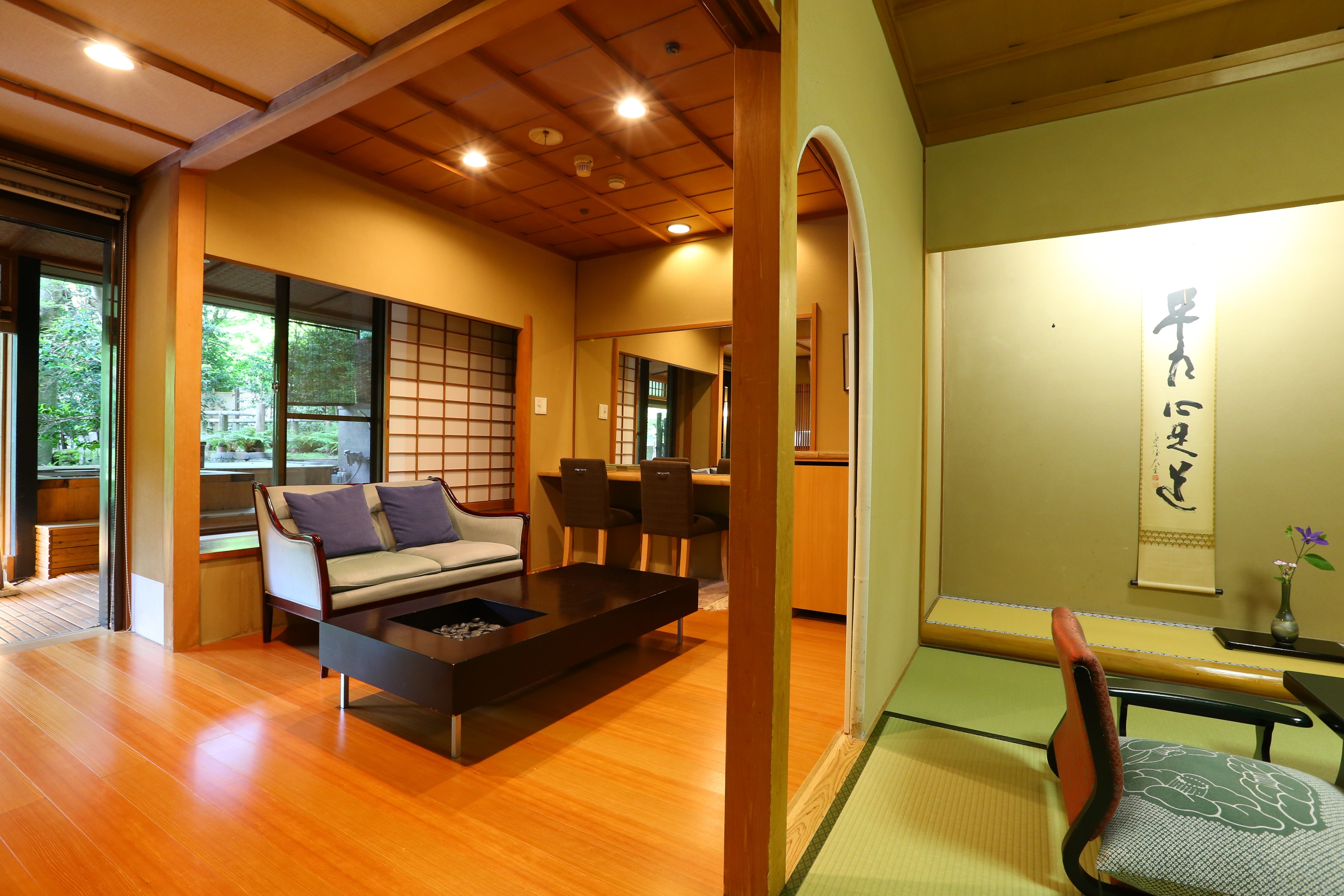 Japanese-style room with living open-air bath