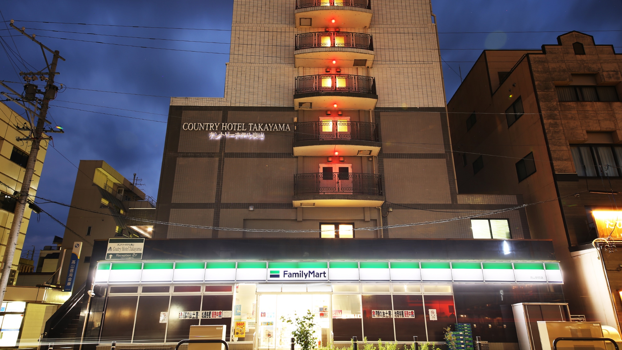 There is a convenience store on the first floor, which is convenient for shopping or when you need to run an emergency errand.