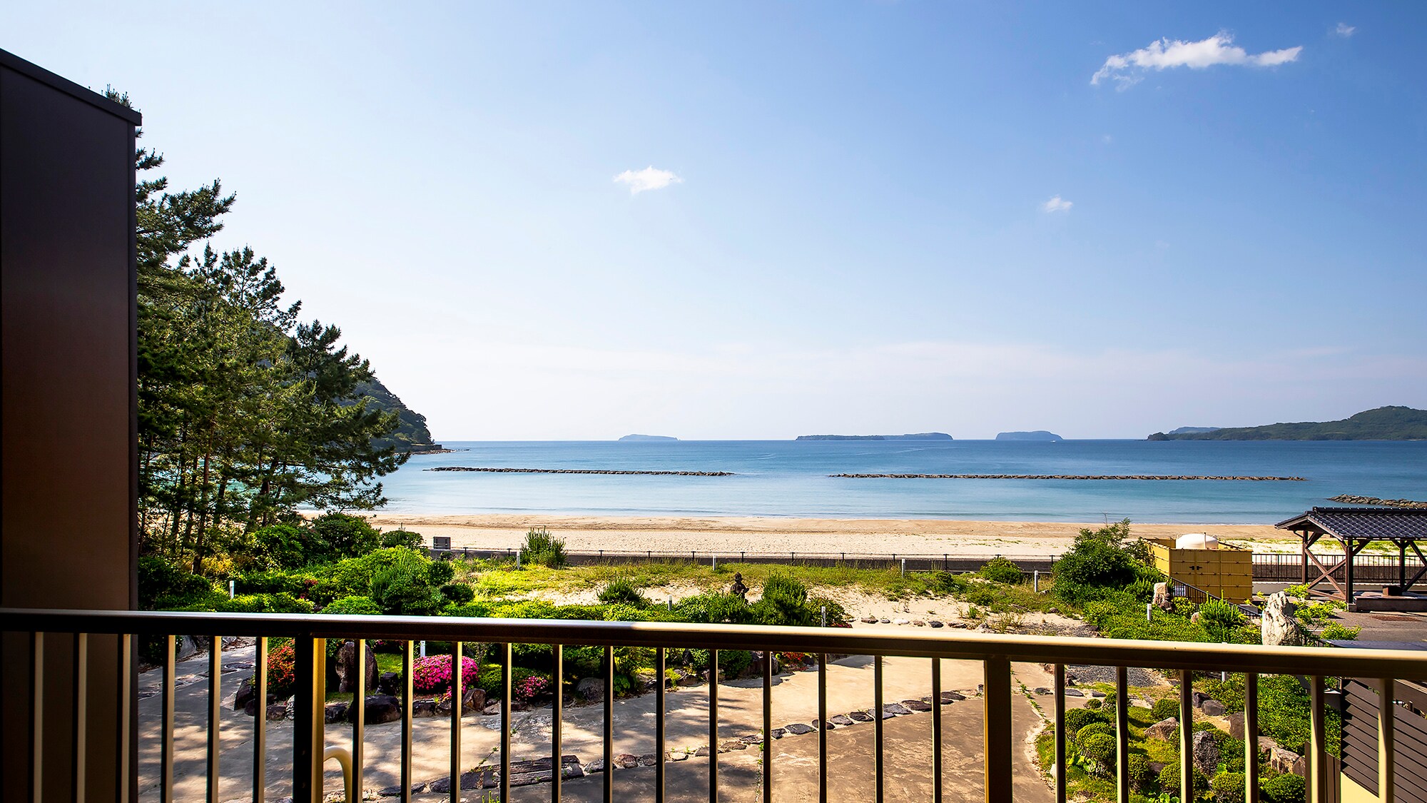 ■View from the balcony of the "Hamioto" guest room with an open-air bath■ (Image)