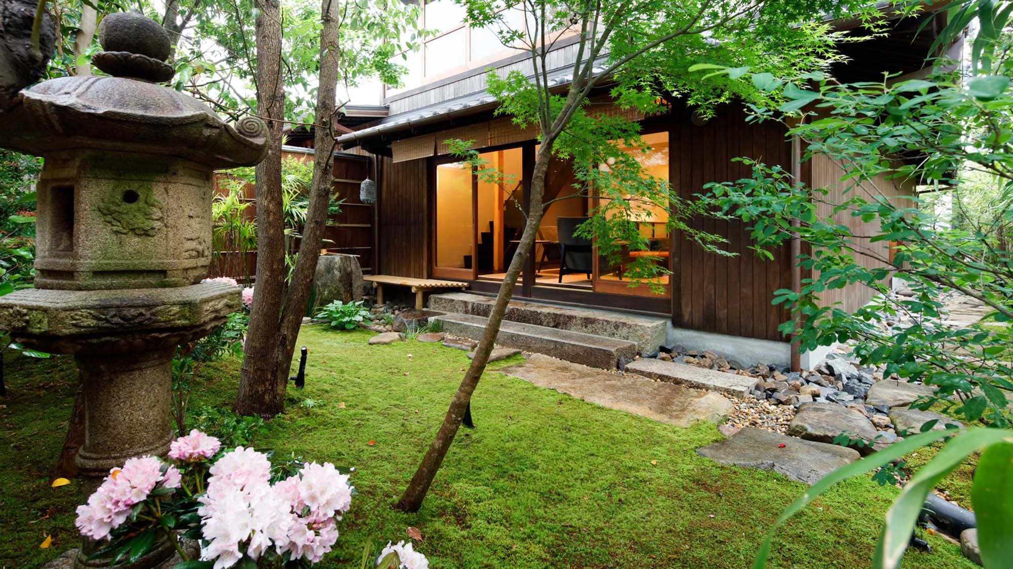 ・[Exterior] Enjoy a gracious stay in the Takahata area at the foot of Mt. Kasuga, a historic area filled with atmosphere.