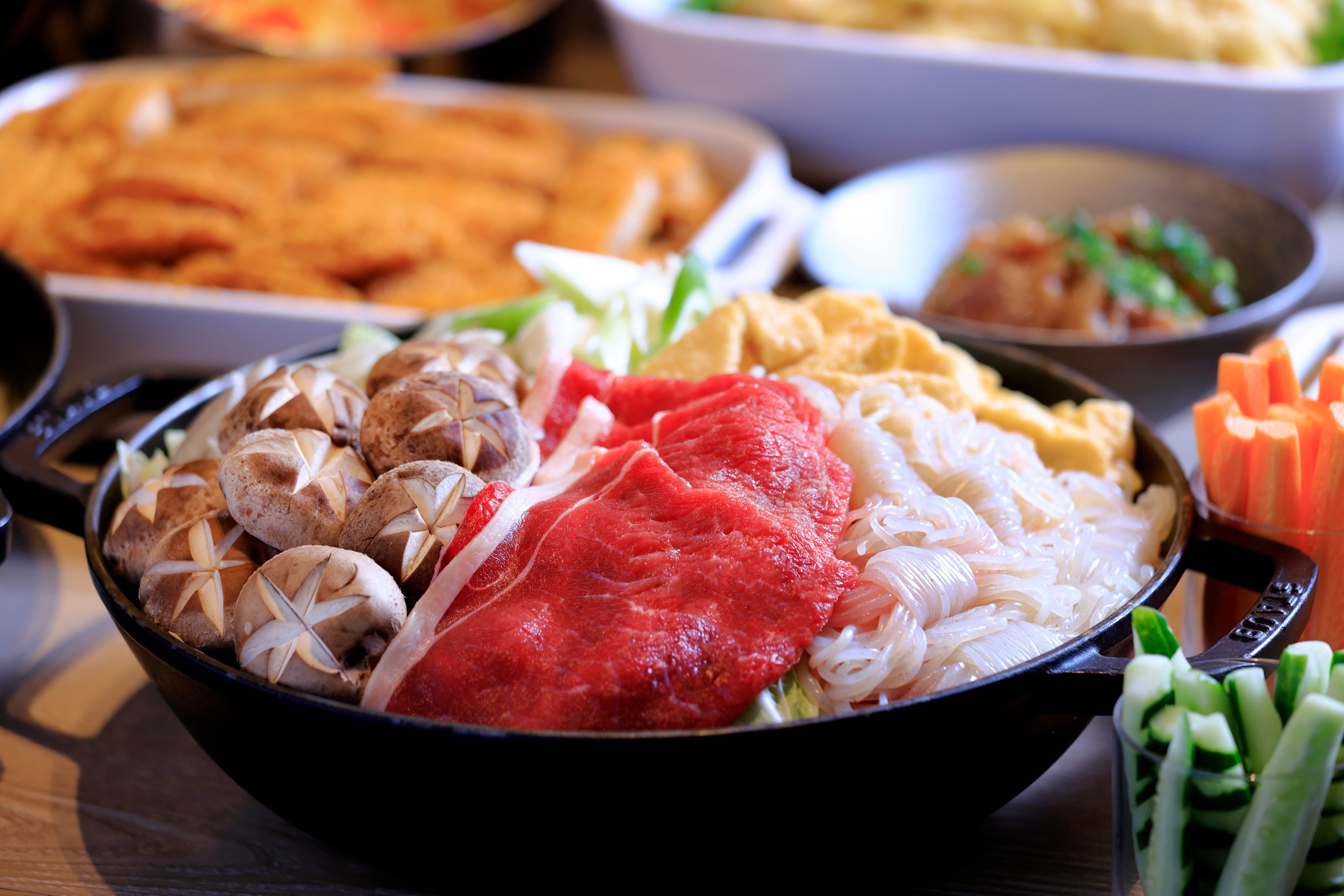 "Sukiyaki with plenty of Oita Prefecture shiitake mushrooms"