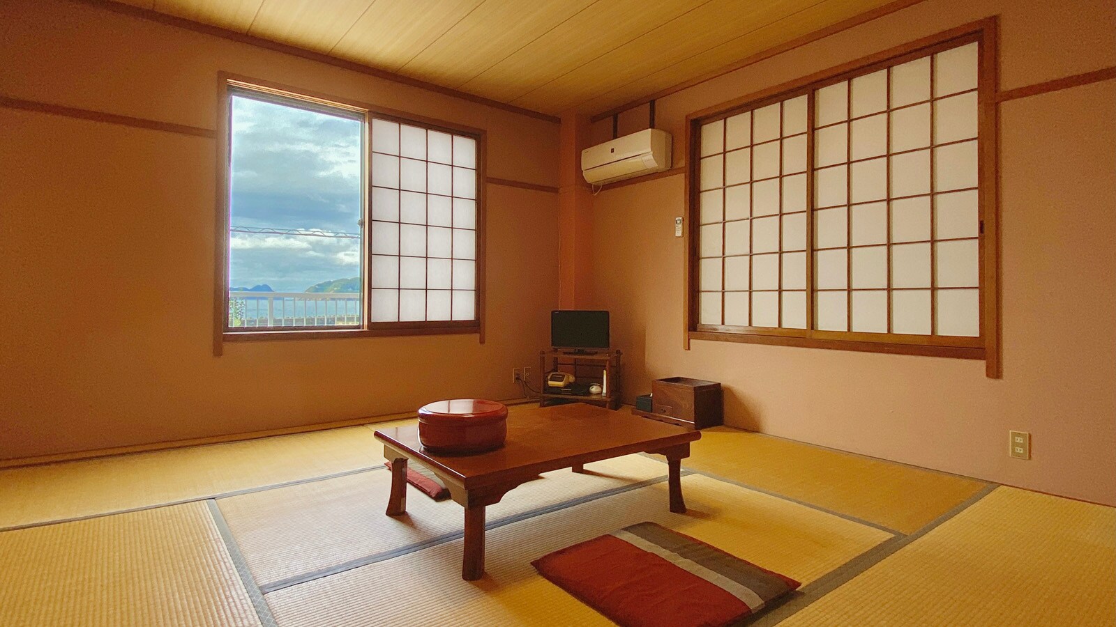 ★ [Japanese-style room] A room overlooking Wakasa Bay