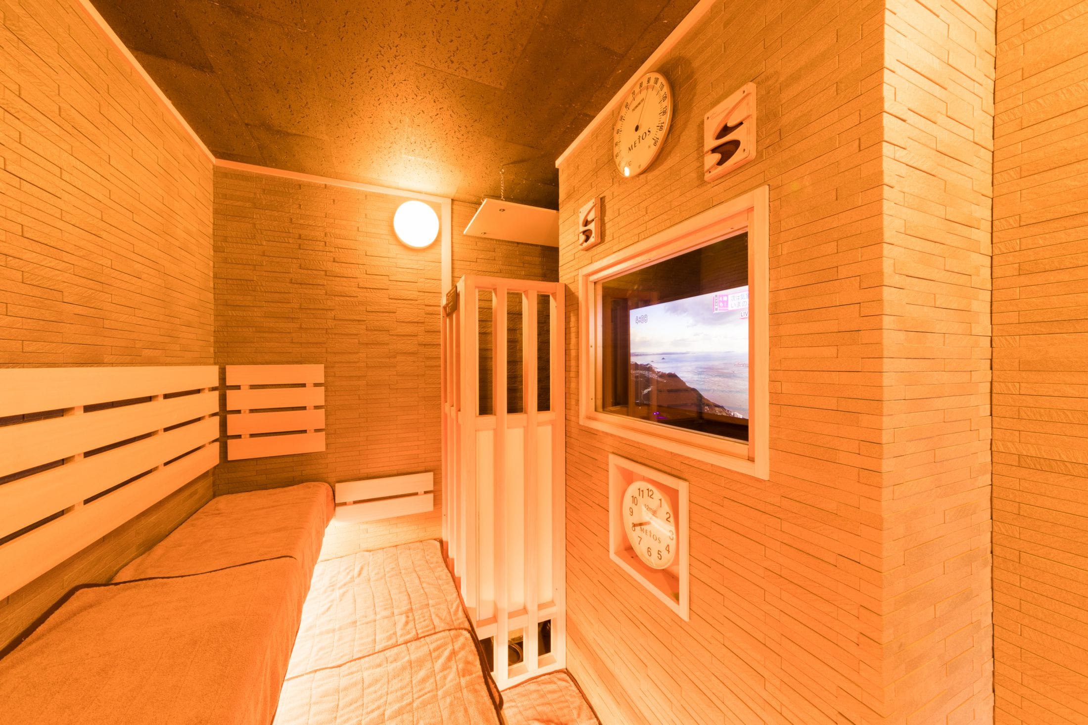  ◆ Women's public bath High temperature sauna with TV 《Stop from 1:00 to 5:00》
