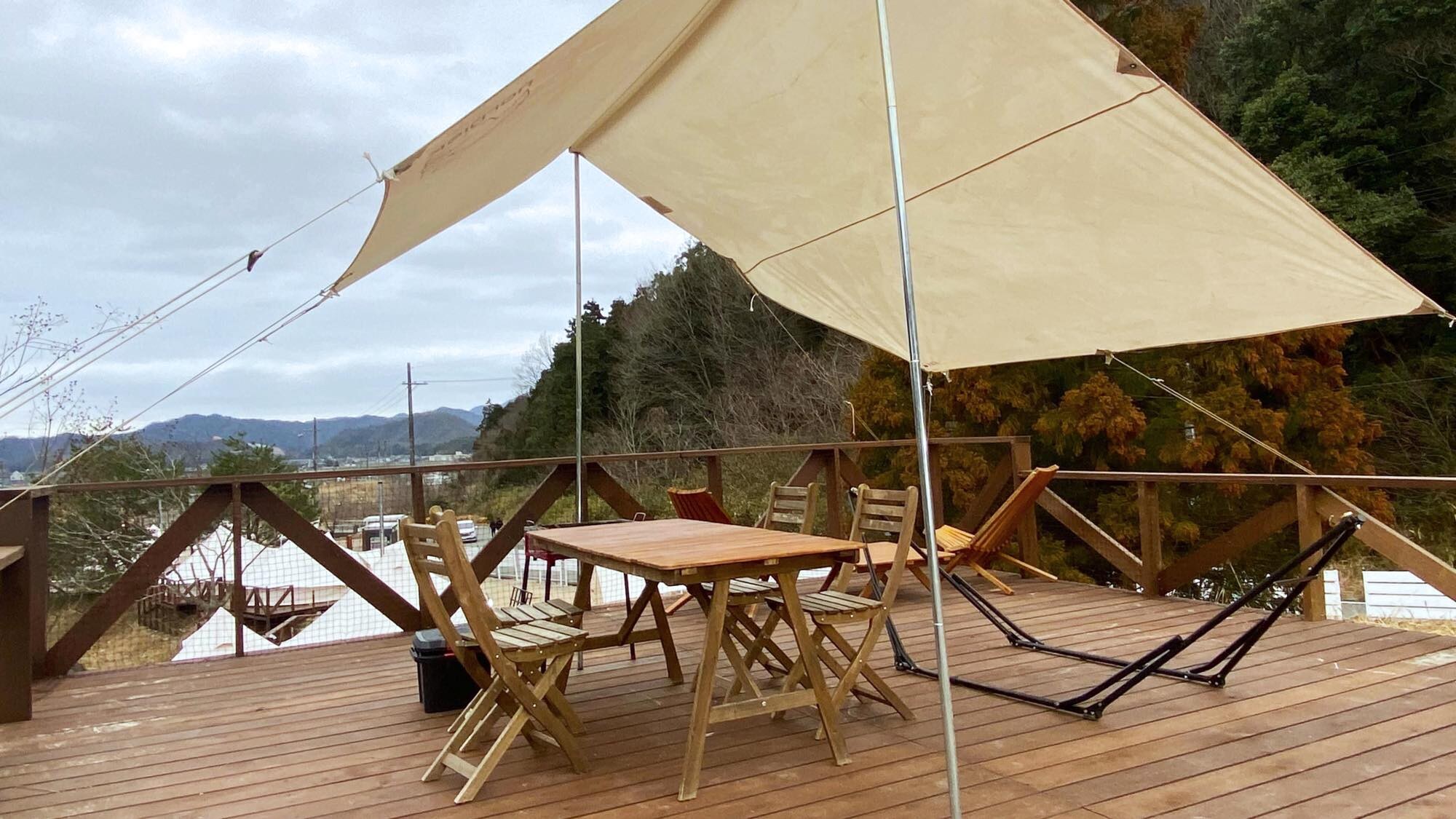 Cotton tent + wood deck <#9 #10>