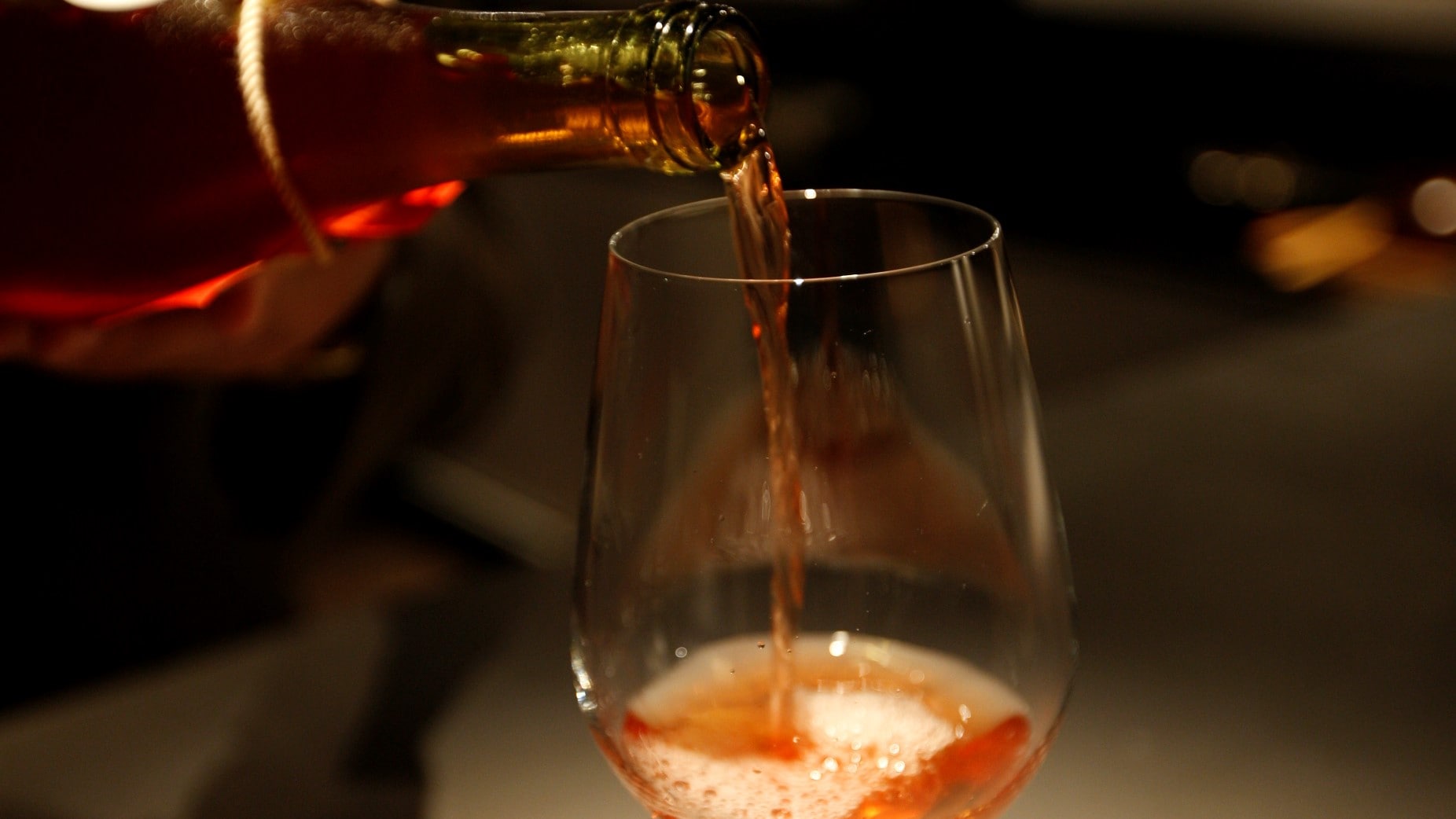 Anggur dipilih dengan cermat oleh sommelier kami