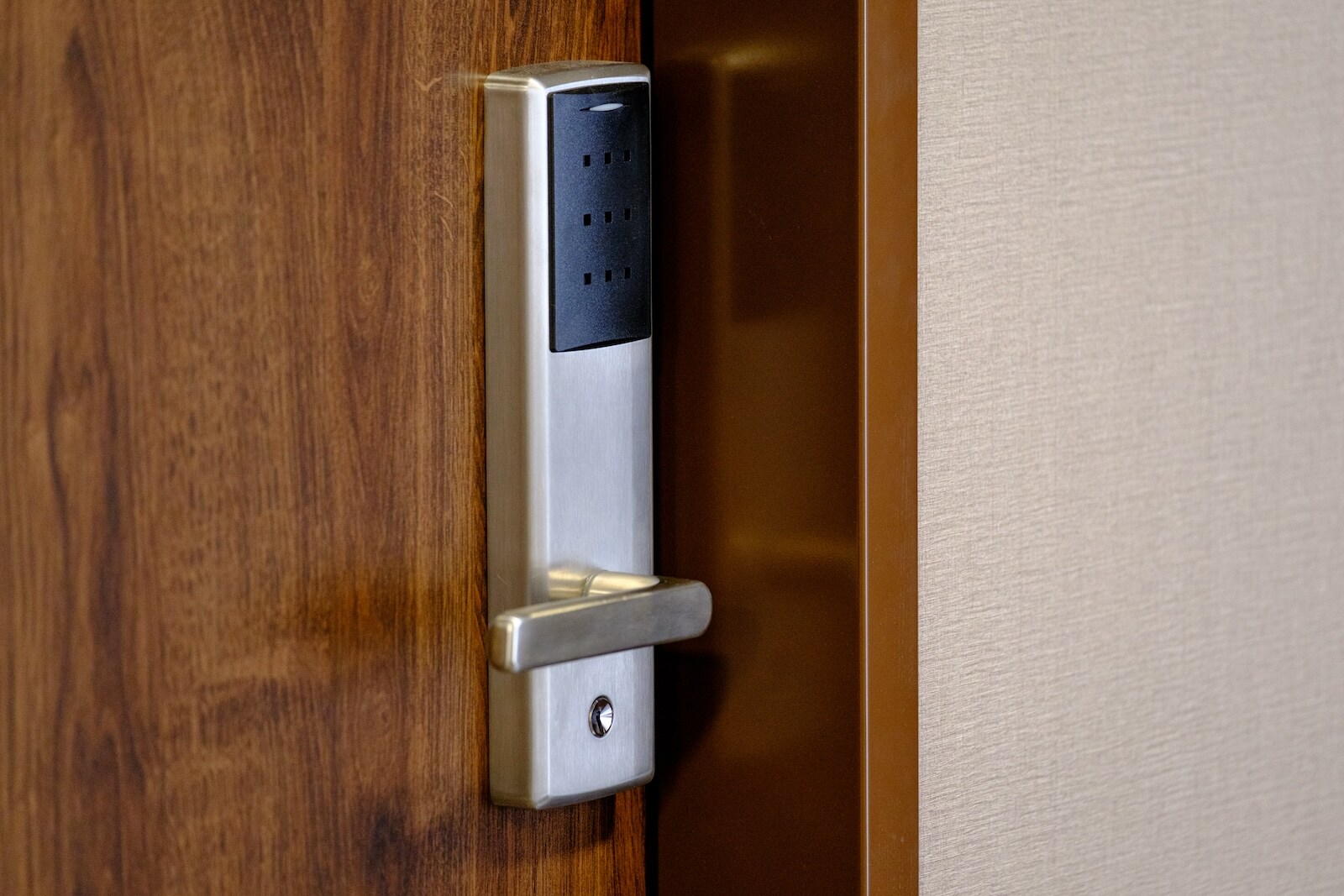 ★All rooms accept card keys