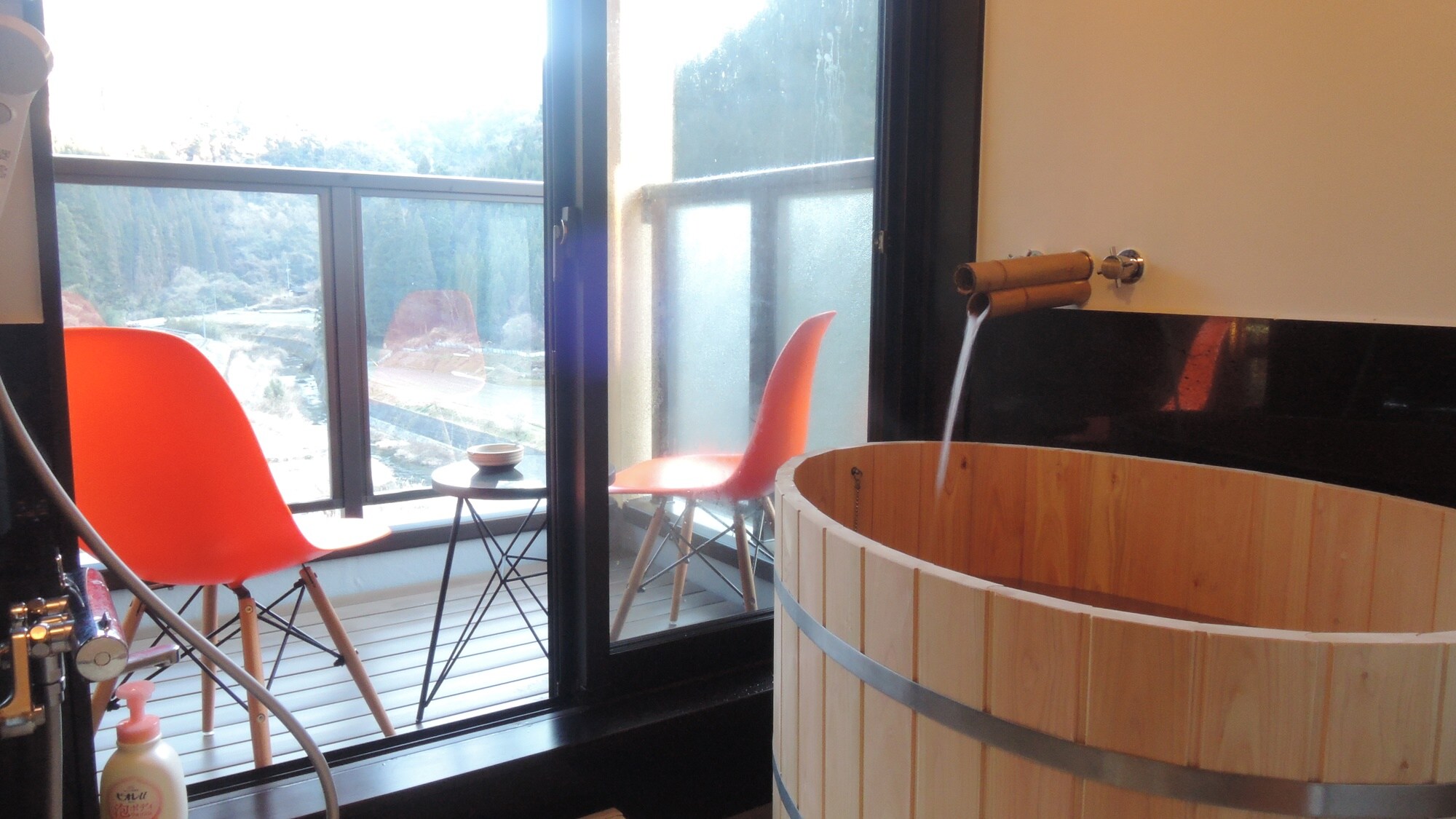 *[◆Hikari no Ma◆/Bath] This room has an open-air bath, so you can relax in the comfort of your room.
