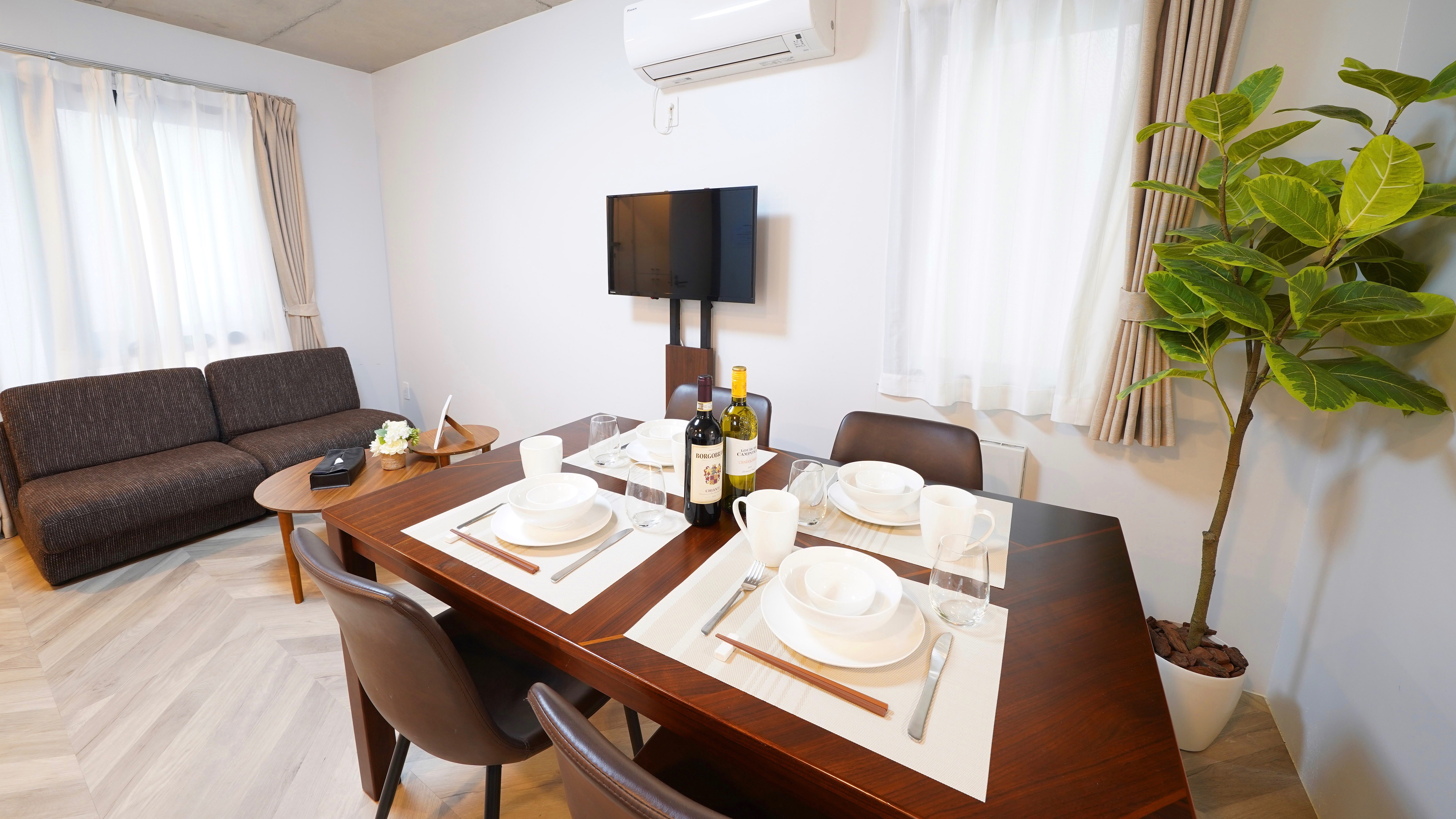 Family Suite A Dining