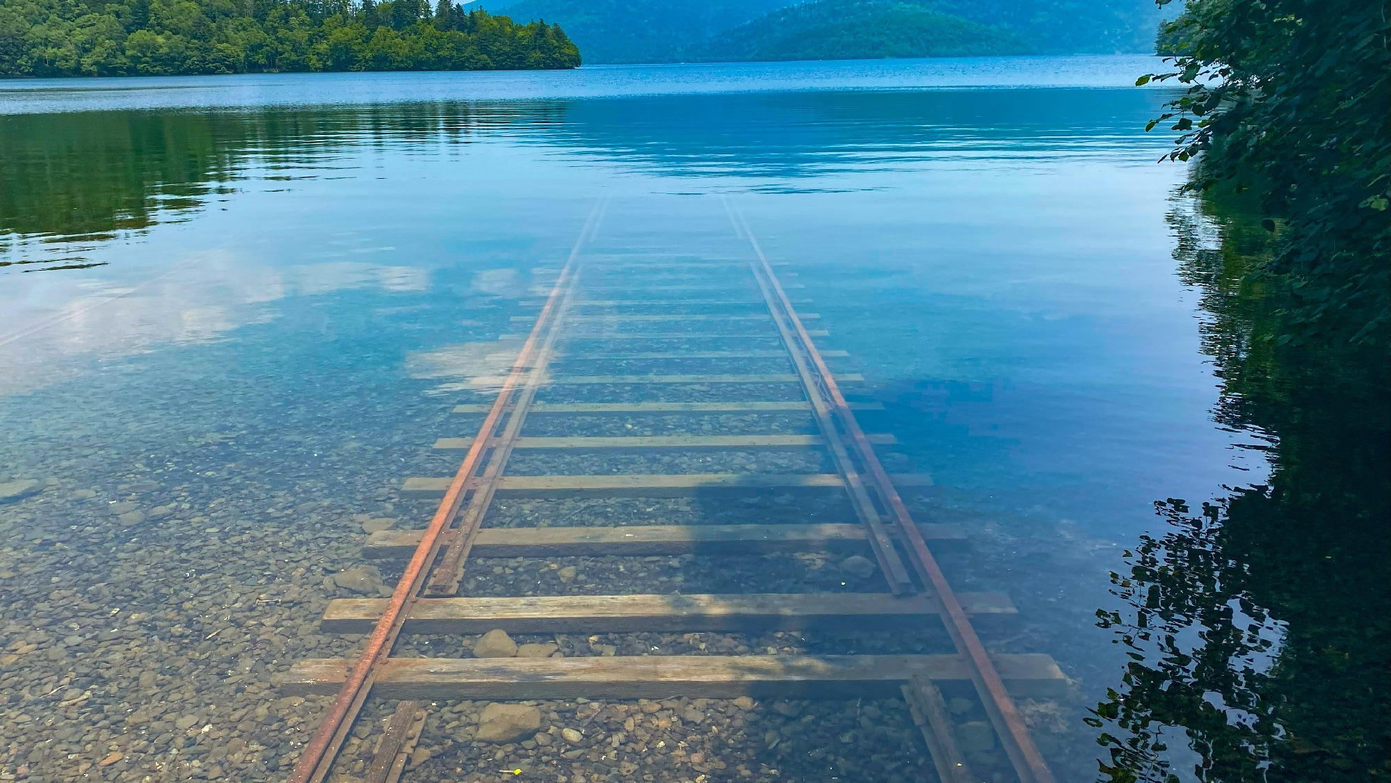 [Lakebed Railway] The railway that seems to continue forever is very fantastic.