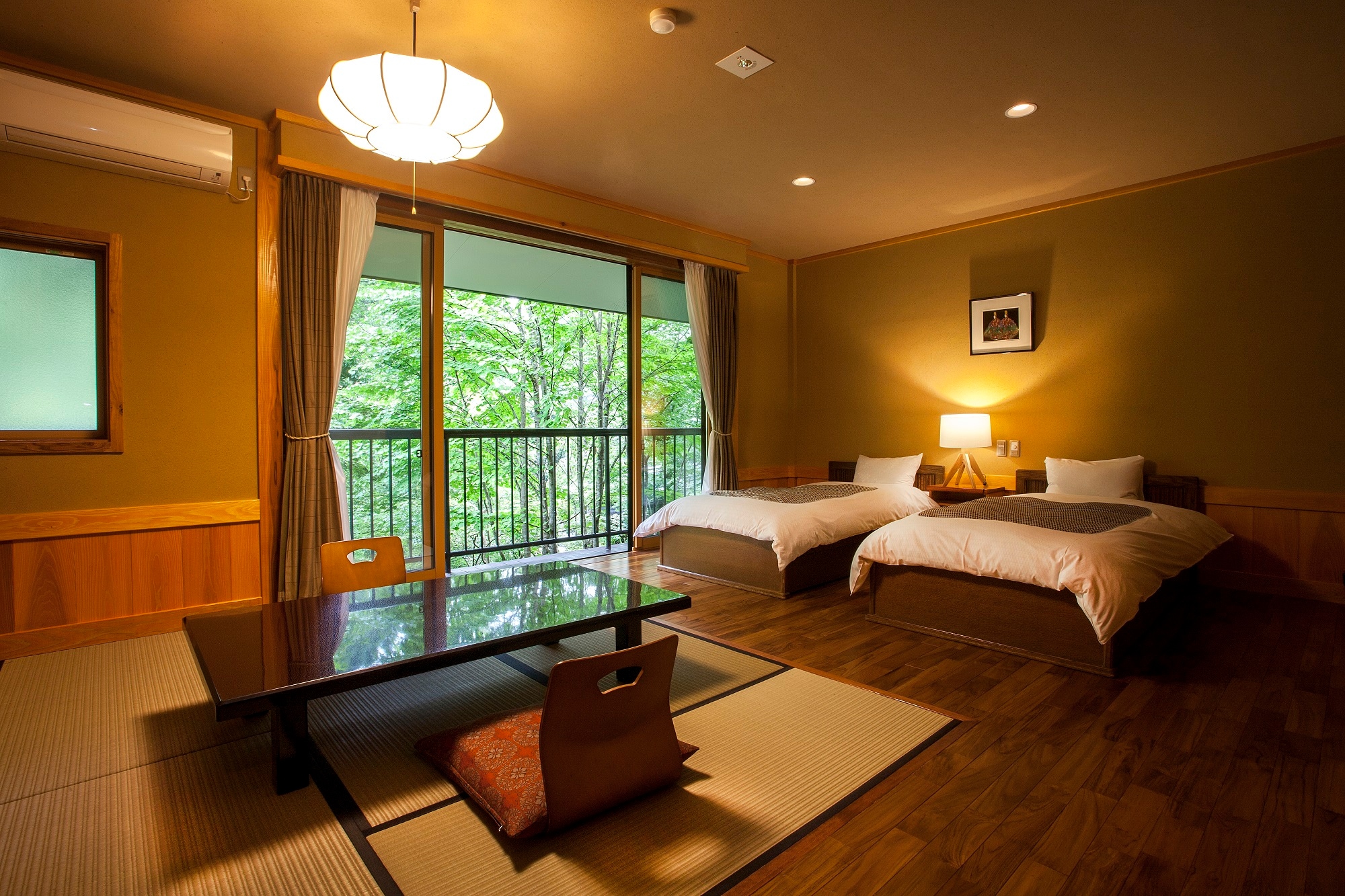 Main building, river side, 2nd floor, Japanese-Western style room (※River cannot be seen)