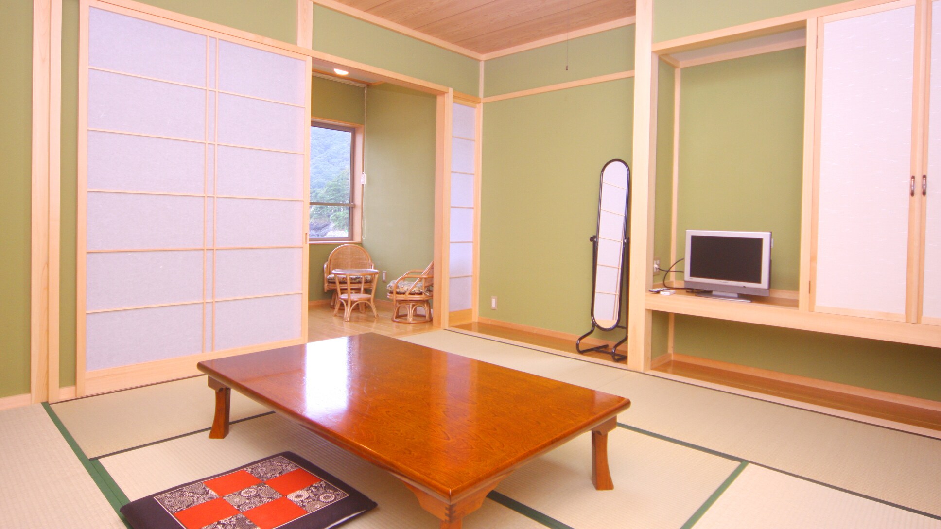 Ama: Beach side Japanese-style room