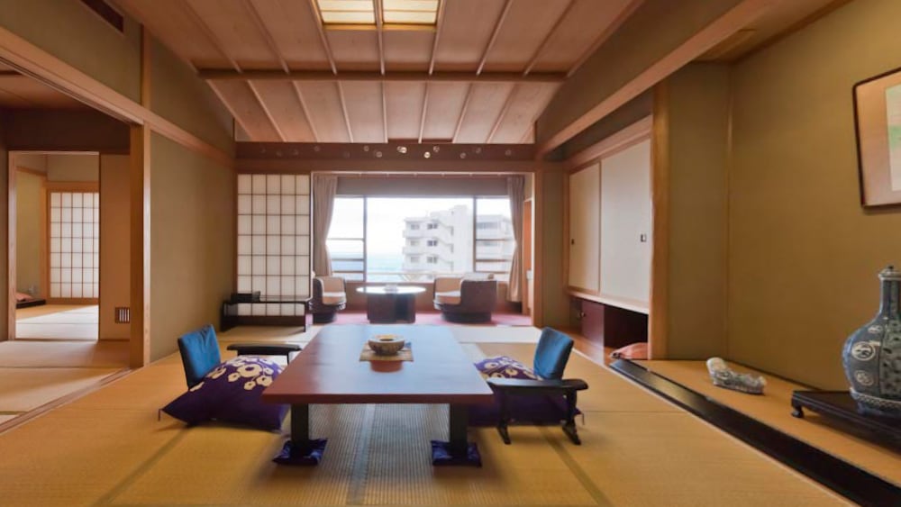 A special room where you can relax elegantly in a sukiya-style calm atmosphere and a spacious luxury space
