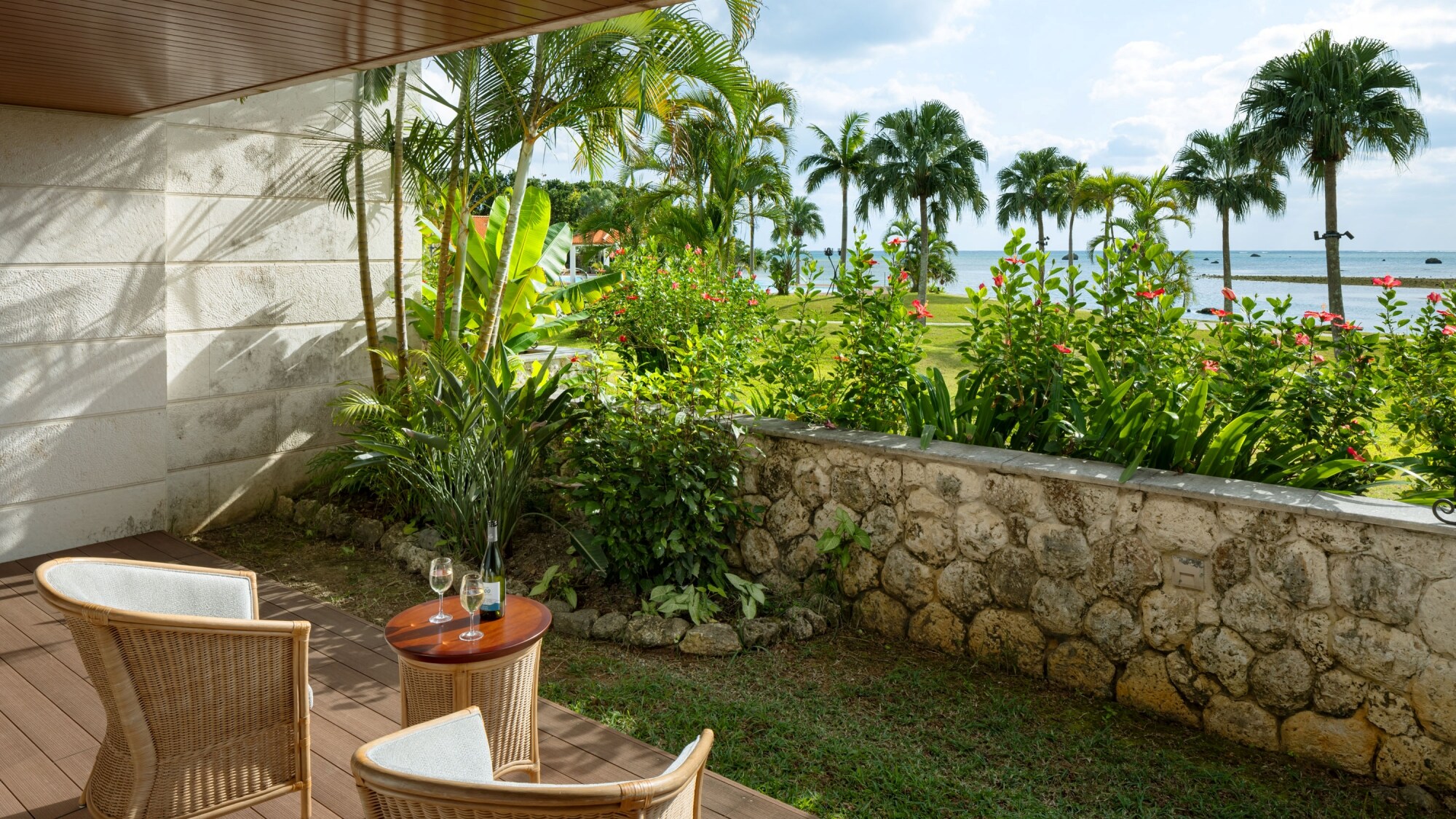*[Ocean Garden Suite 1F (120-165m2)] Terrace (example)