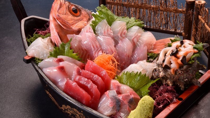 An example of a dinner boat platter
