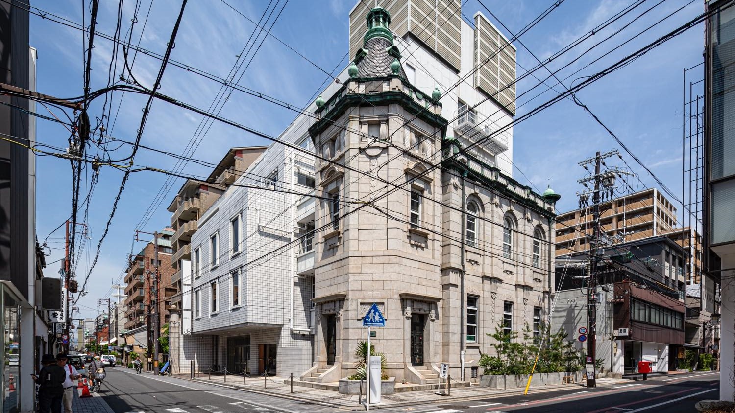 FACADE