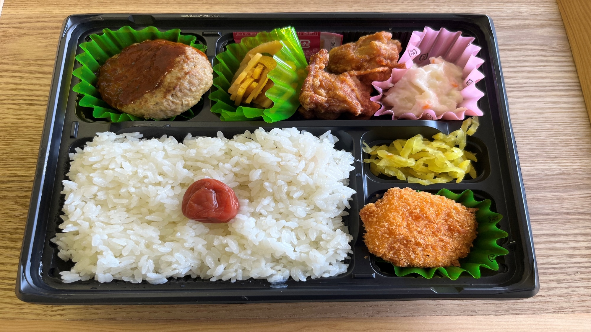 *ตัวอย่างอาหารเช้าแบบกล่อง (เนื้อหาเปลี่ยนทุกวัน)