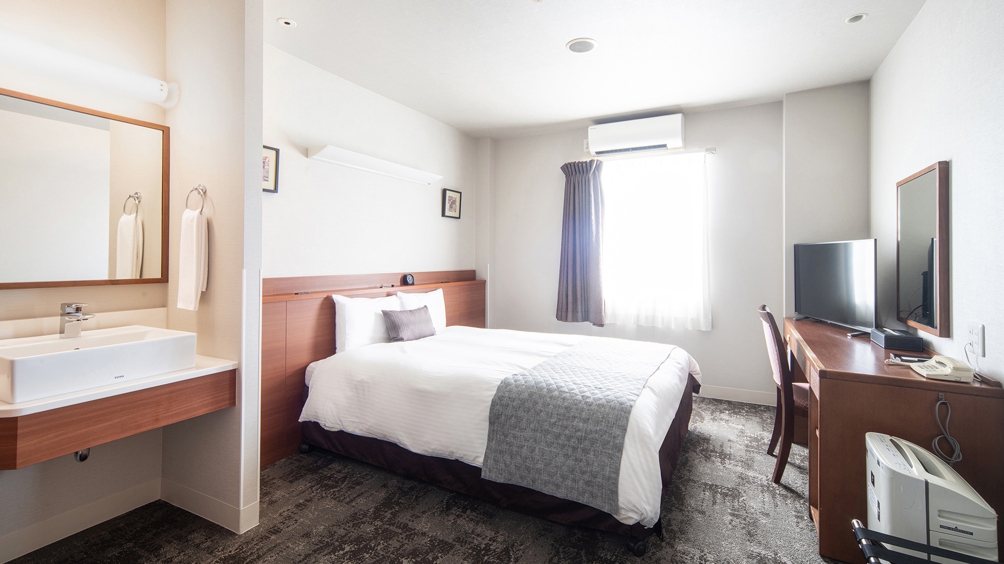 Spacious space where you can store large luggage