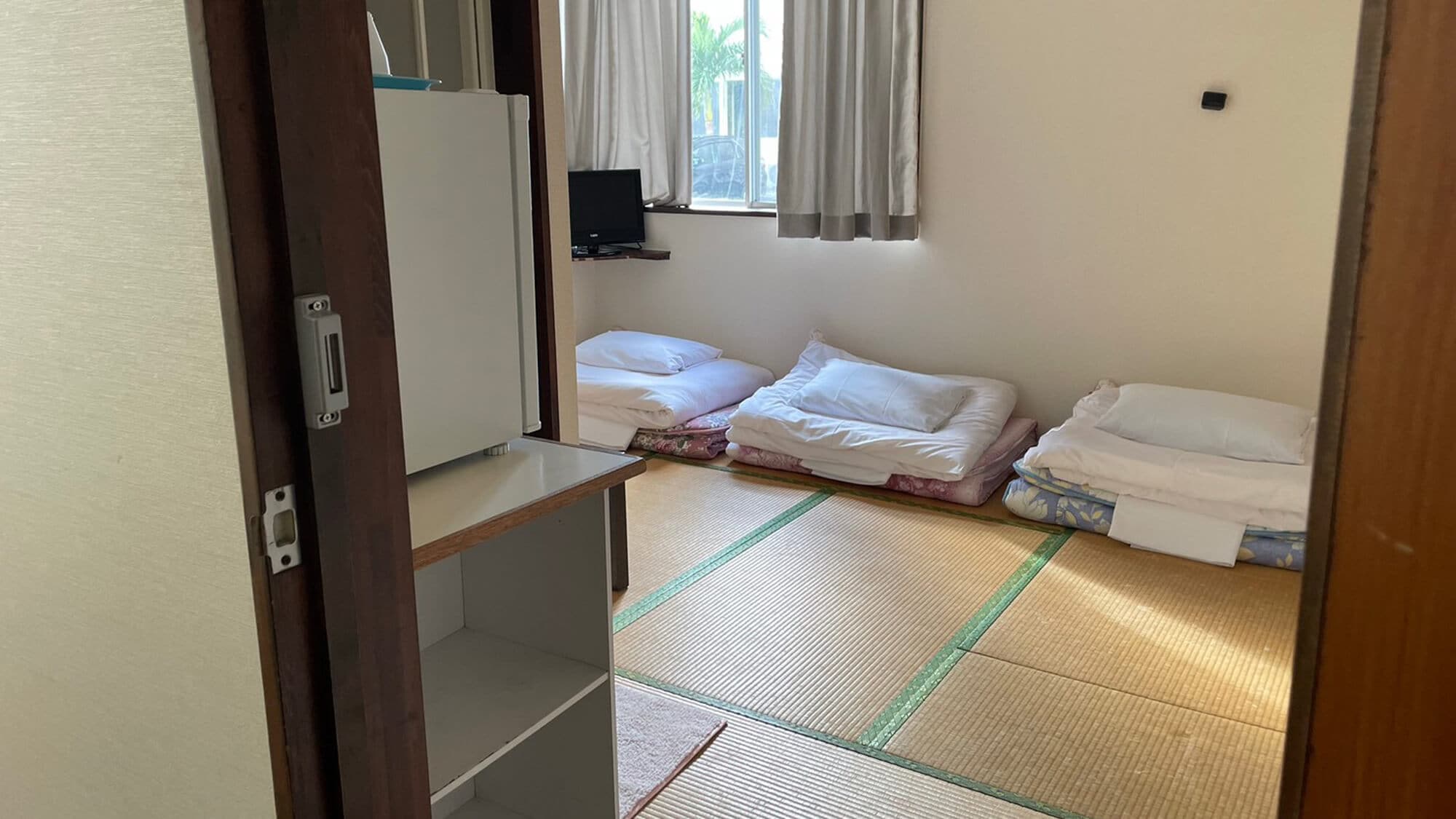 ◆Japanese-style room: 7 tatami mats/13 square meters. Up to 3 people can stay. Popular with groups.