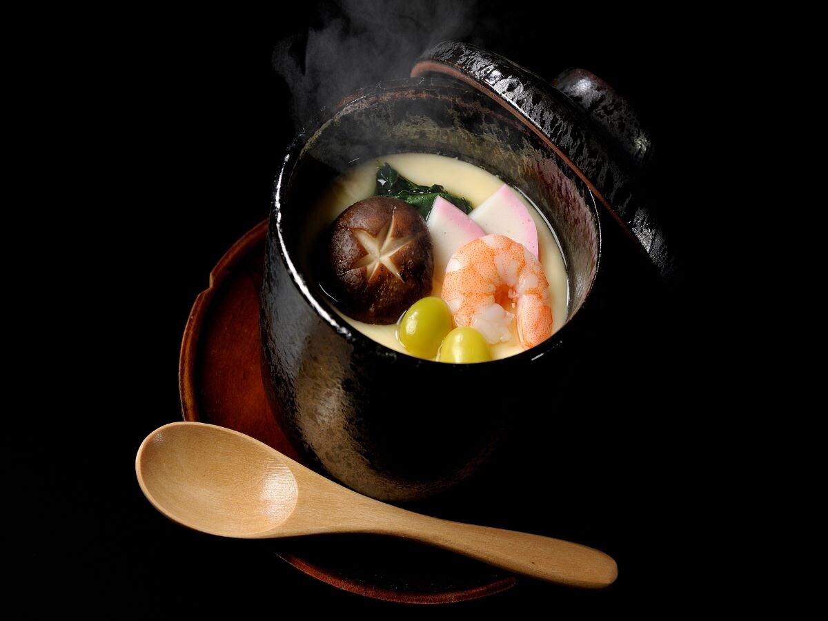 [Example of steamed dish] Chawanmushi with plenty of seafood