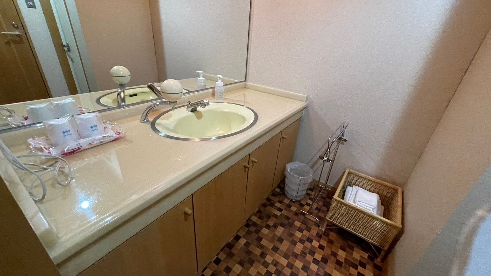 Nostalgic Twin Room Washbasin