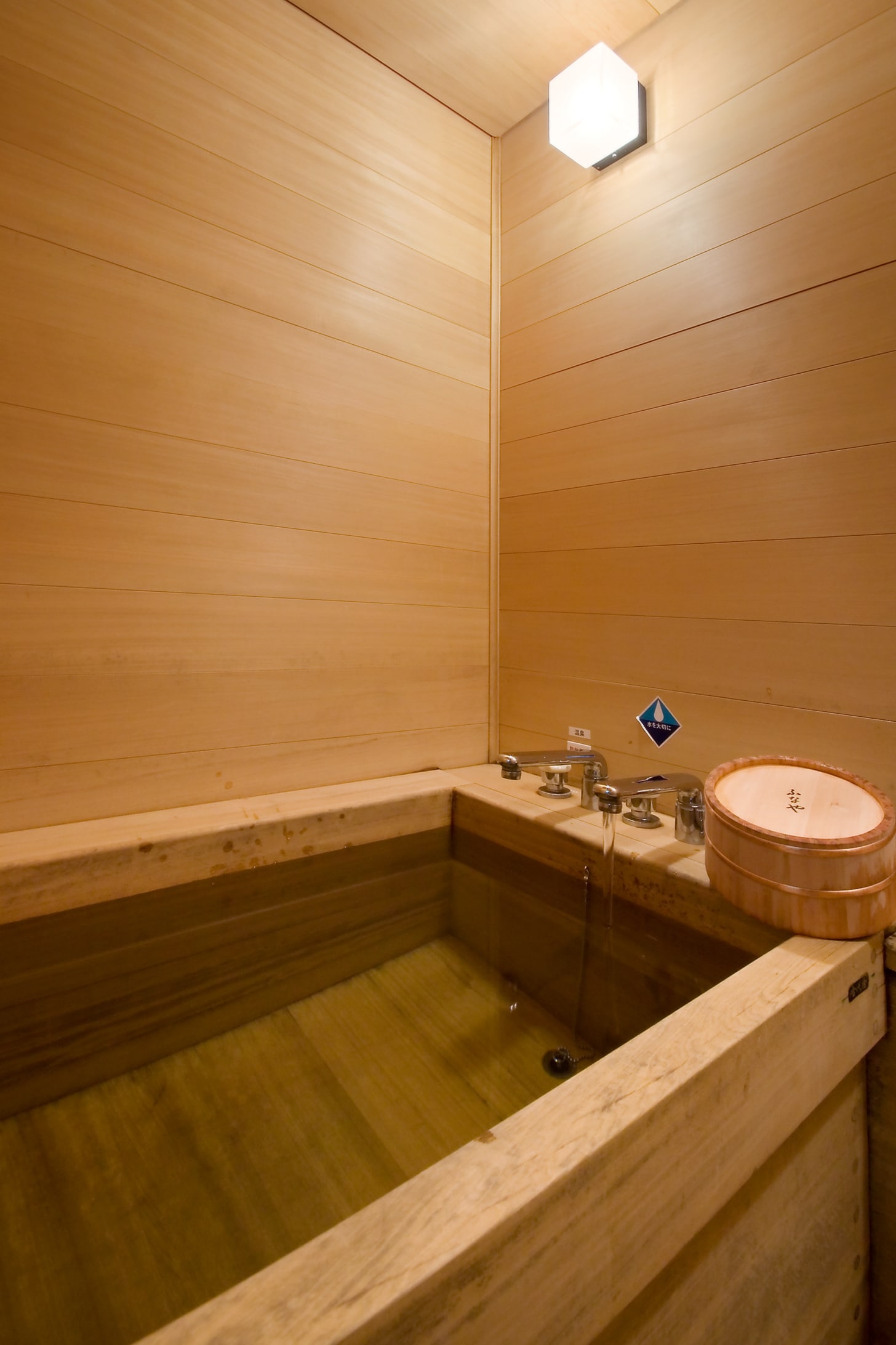 An example of an indoor bath on the club floor