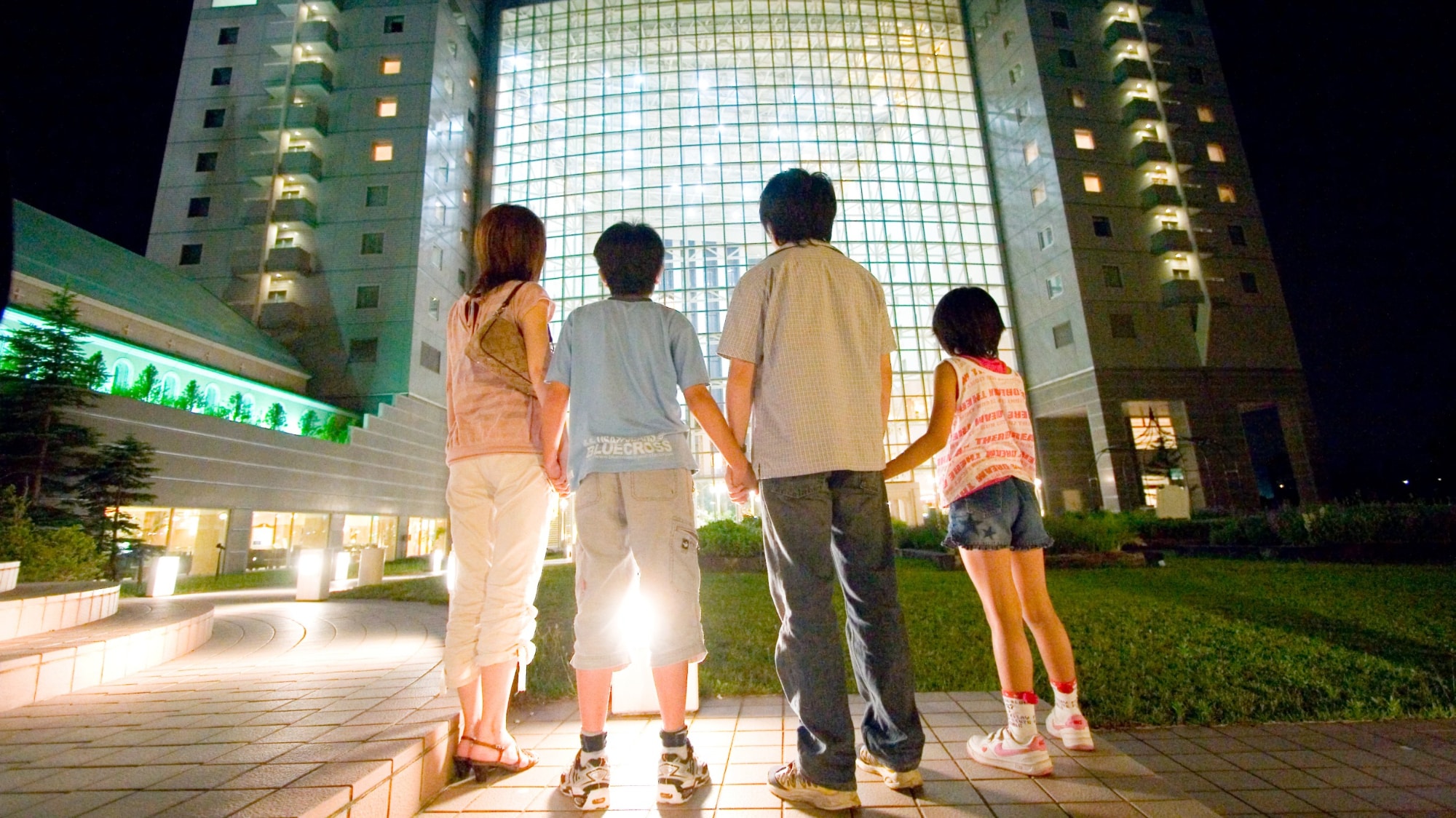 ●● Hotel exterior ●● It is also recommended to look at the atrium that shines at night from the outside in the hotel courtyard.