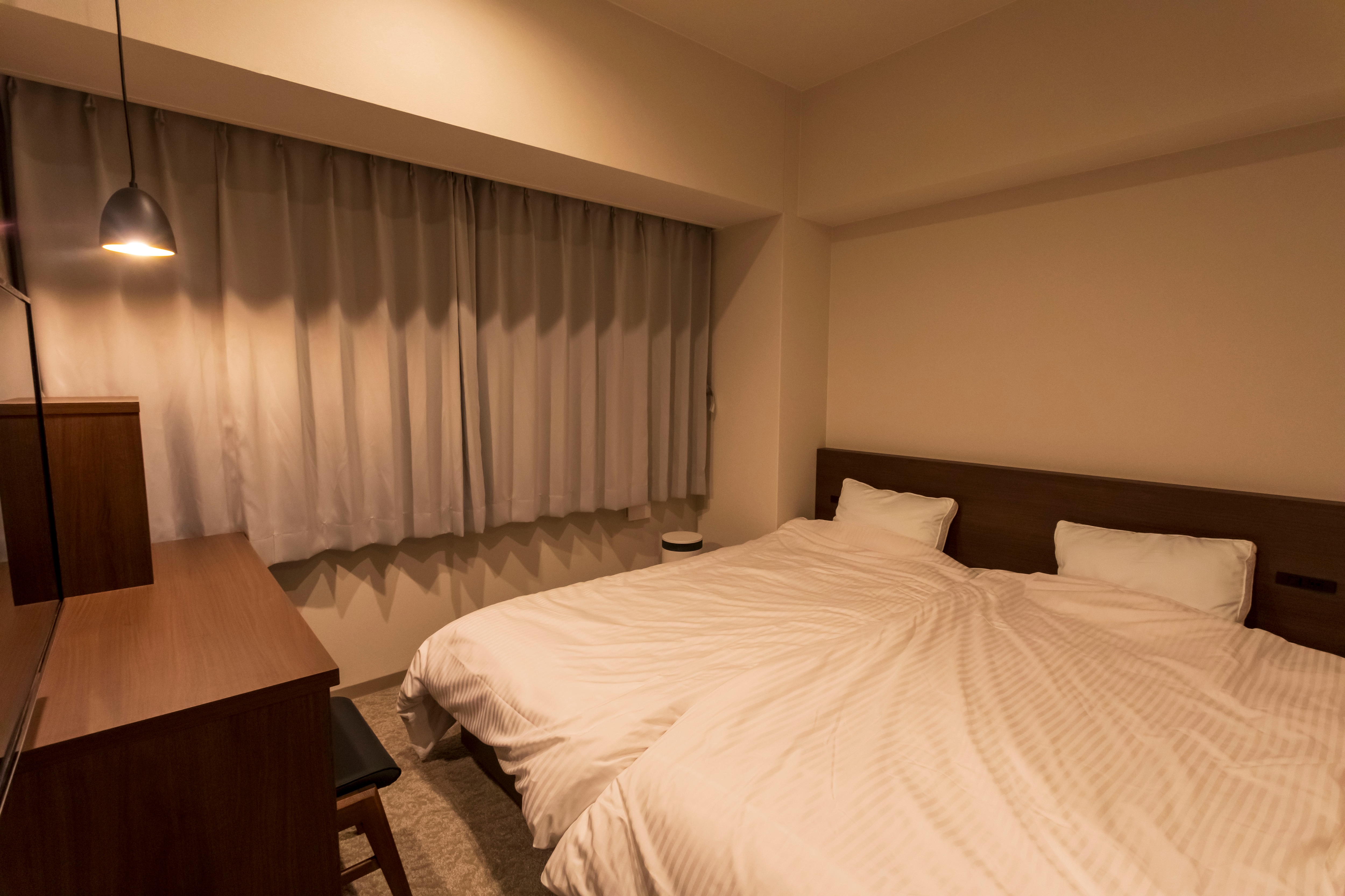 Twin room full view