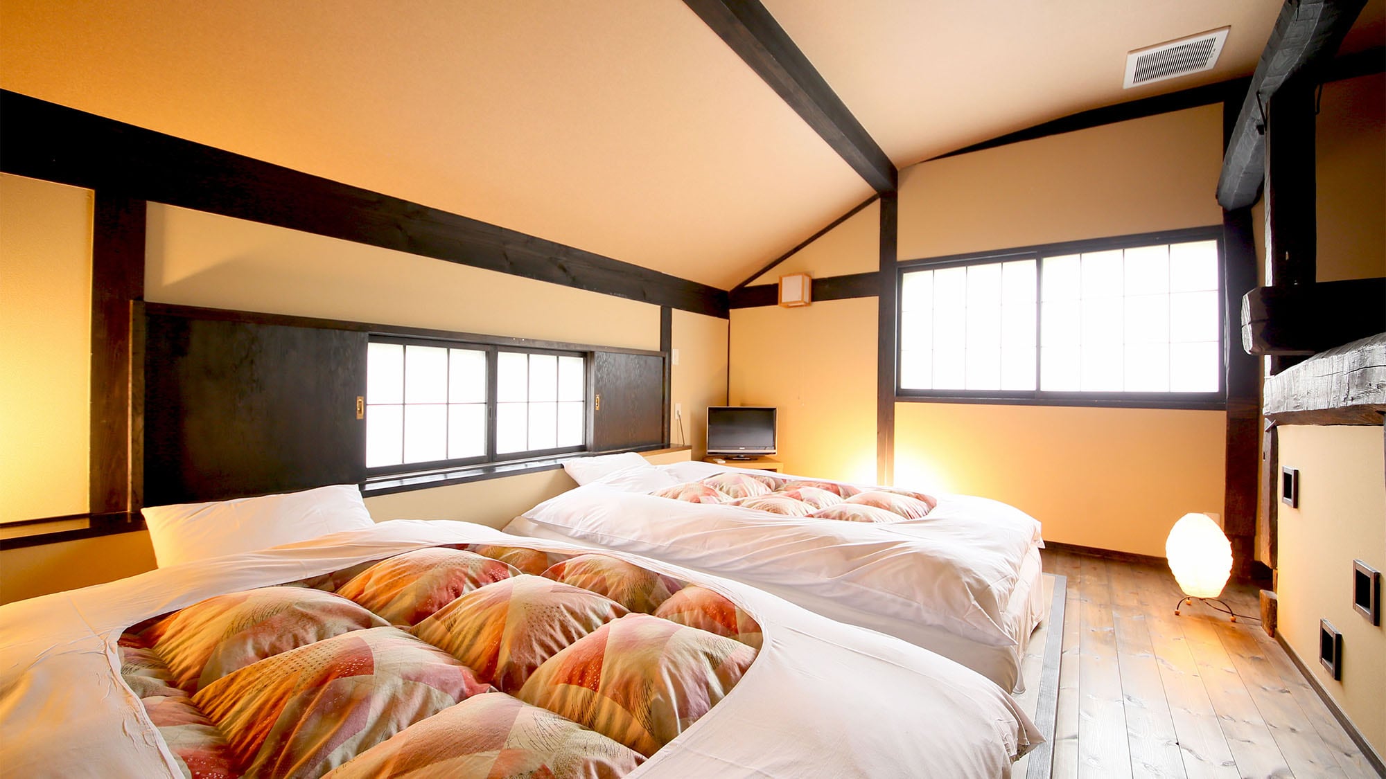 ・[Banka-tei] The upper floor is a twin room with two semi-double beds