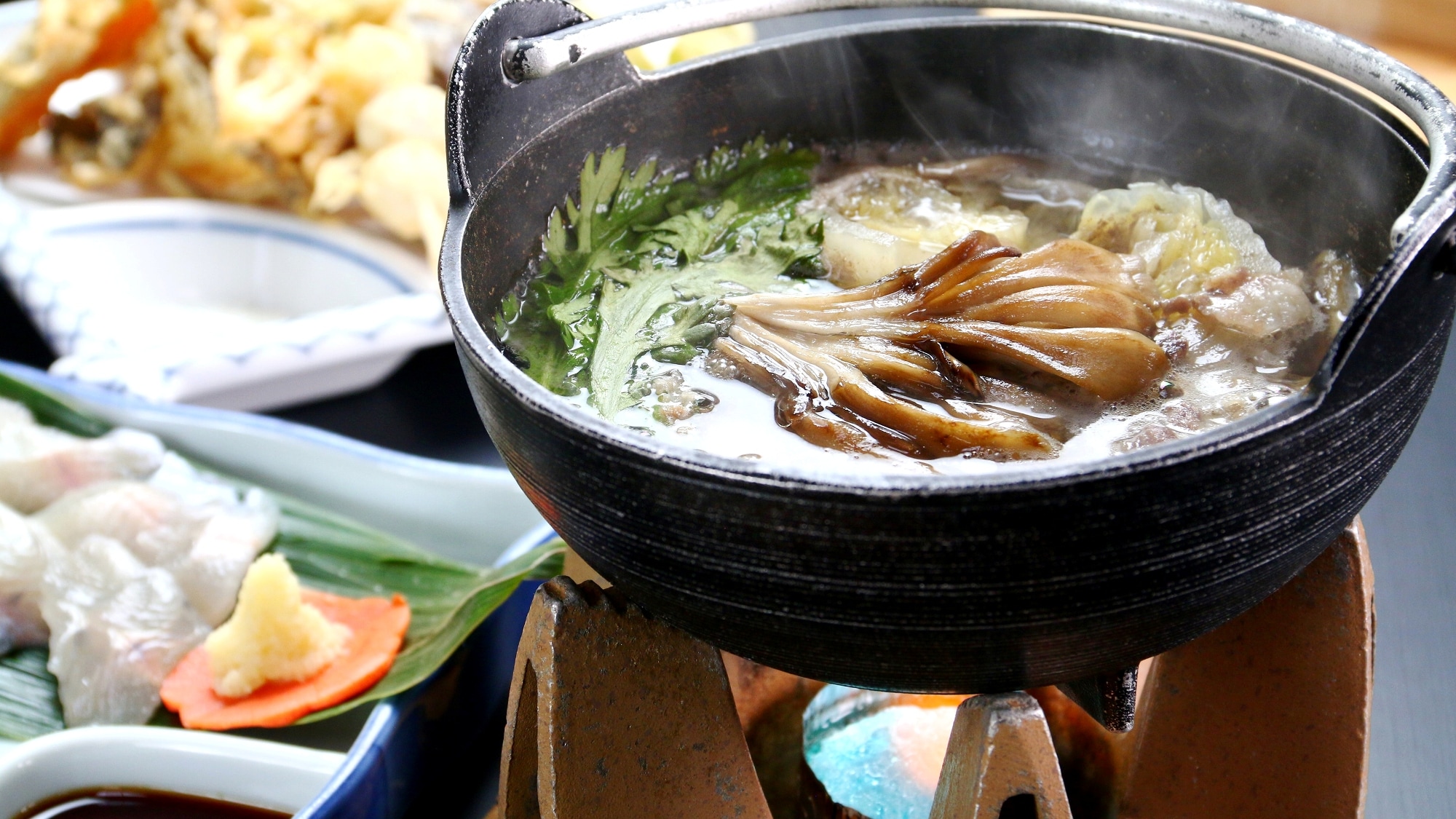 [Meals] Supper. We offer delicious dishes that make the best use of seasonal mountain products, such as abundant wild plants and mushrooms.