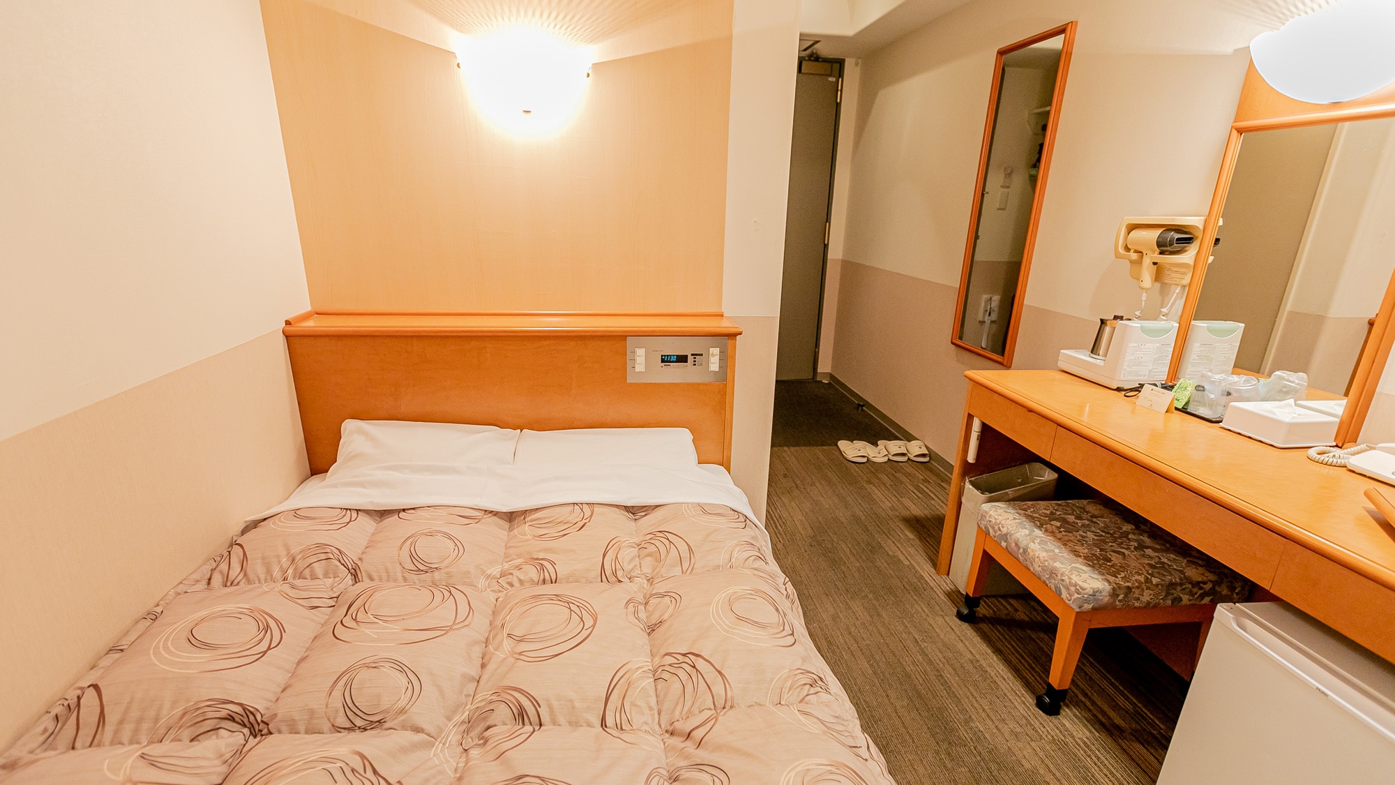 Single room for 2 people, semi-double bed