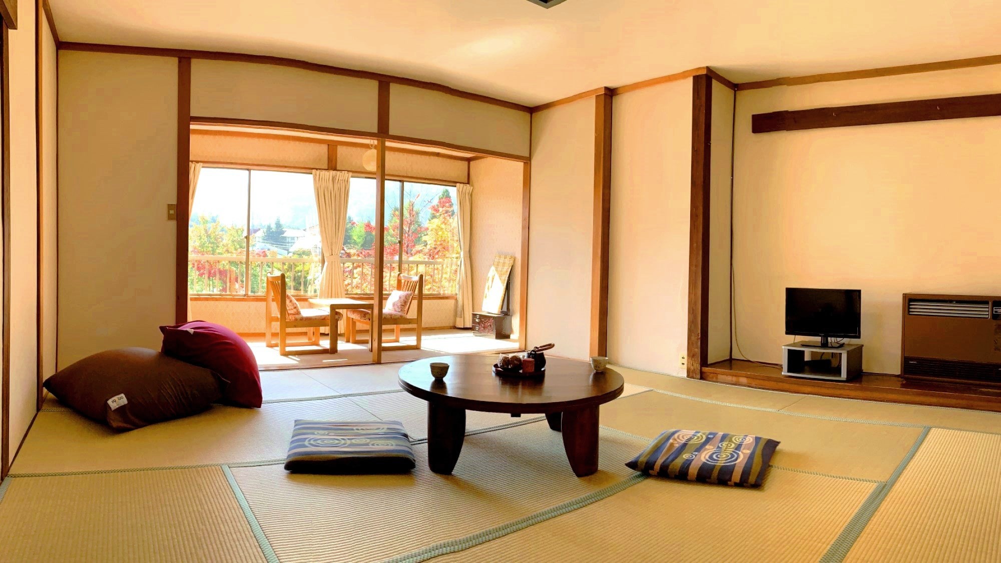 Japanese-style room 10 to 12.5 tatami mats for groups